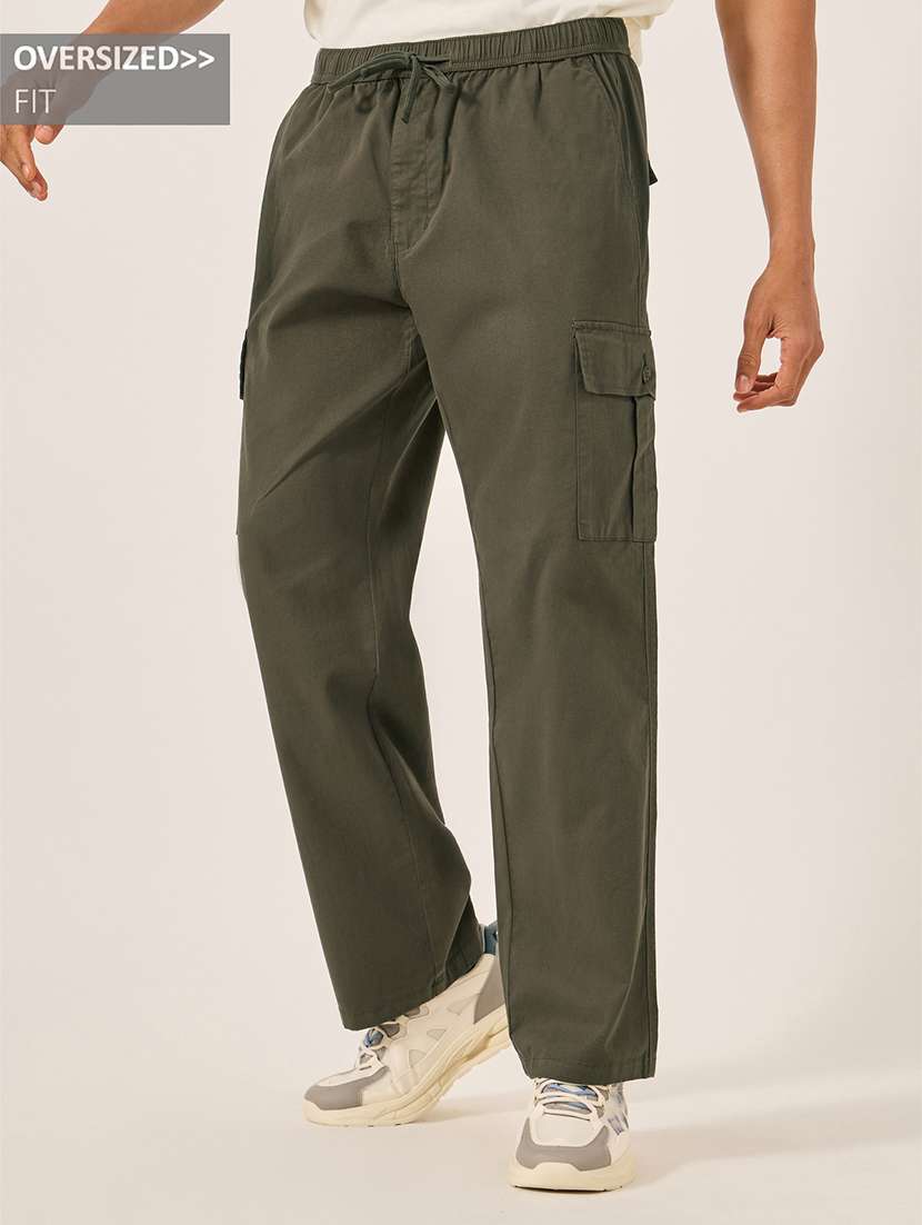 men solid mid rise loose fit cargo 