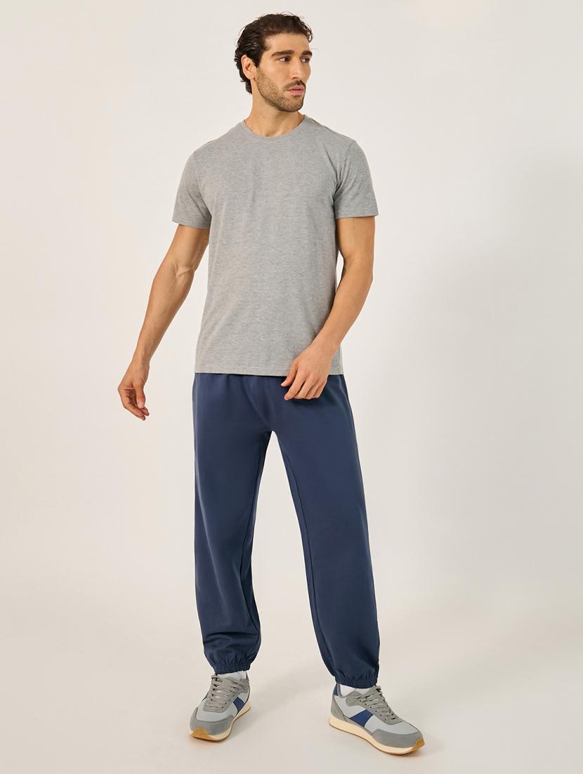 men solid mid rise relaxed fit jogger - 21971757 - Standard Image - 2