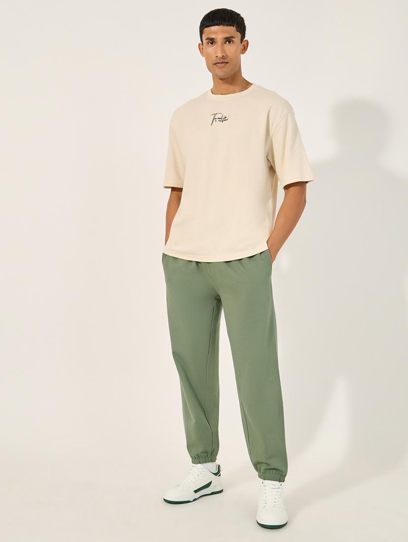 men solid mid rise relaxed fit jogger - 21971758 - Standard Image - 2