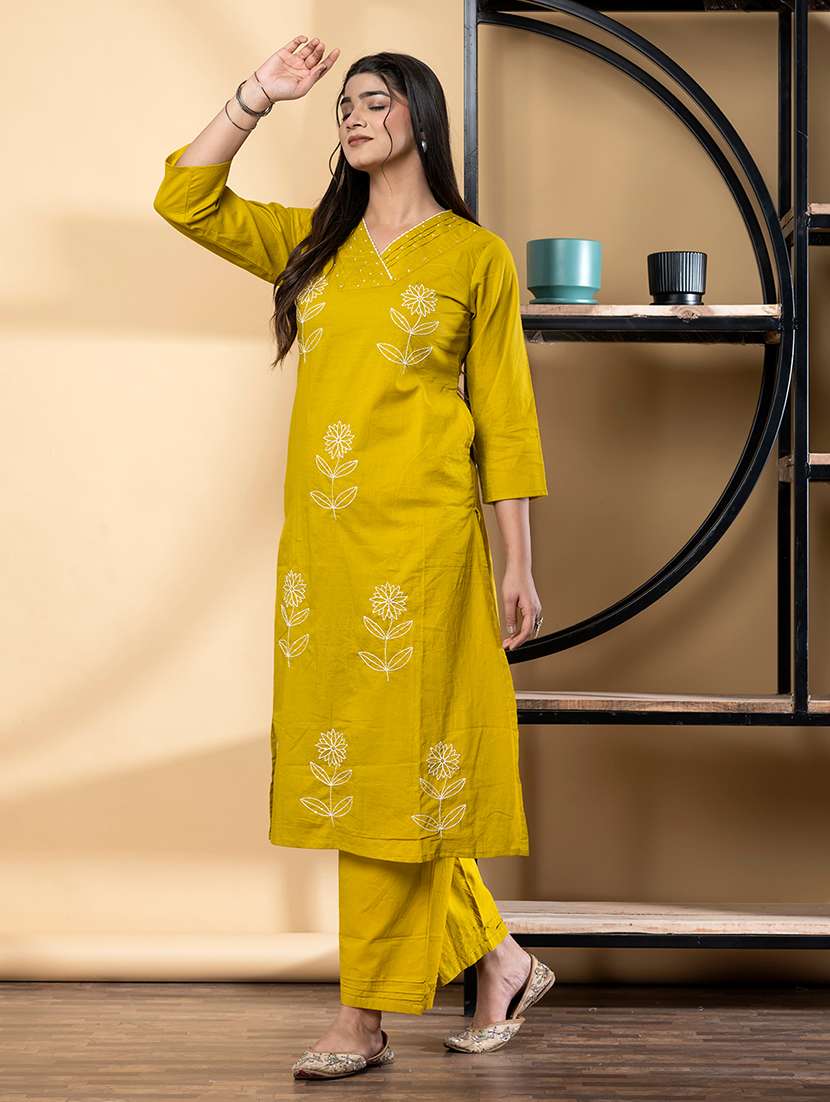 women floral three quarter sleeve kurta pant set - 21972331 -  Standard Image - 2