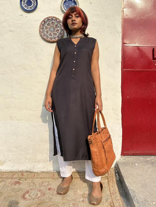 women self design sleeveless a-line kurta - 21974941 -  Standard Image - 0