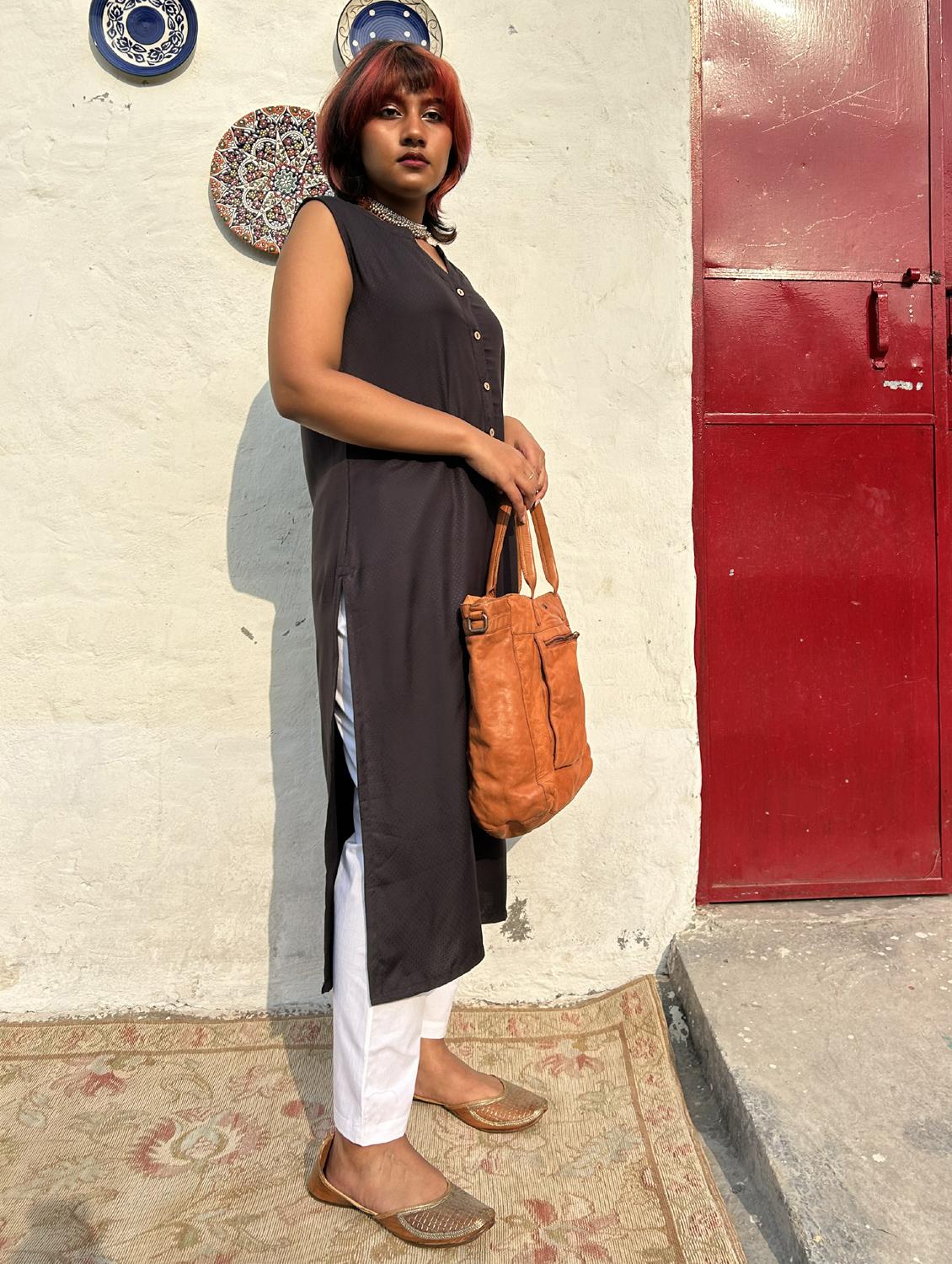 women self design sleeveless a-line kurta - 21974941 - Standard Image - 2