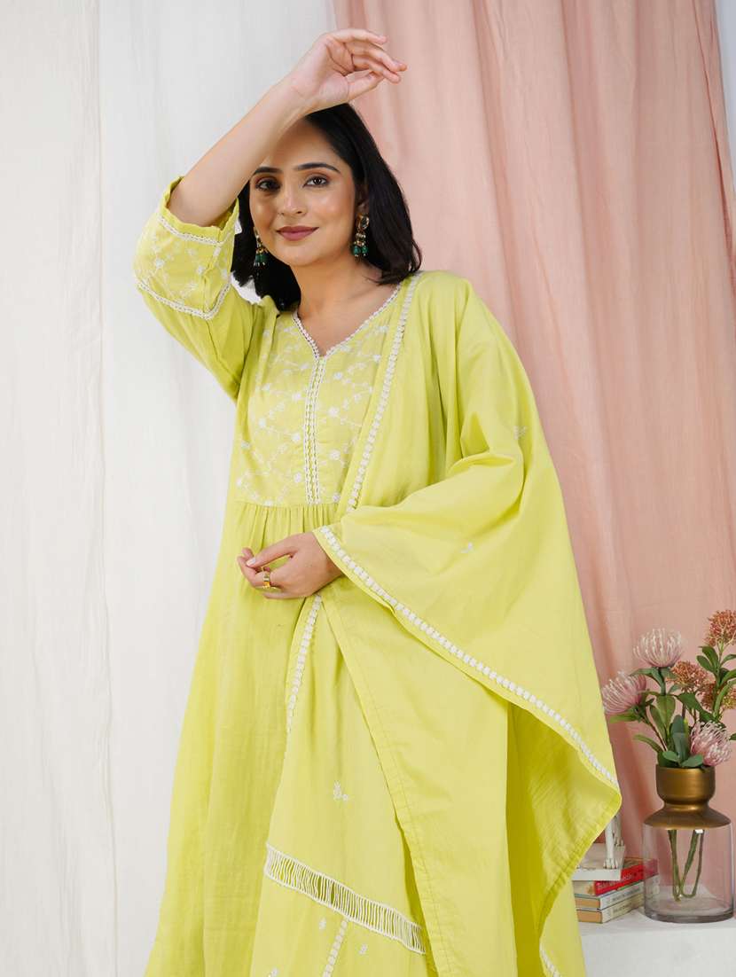 women three quarter sleeve kurta pant with dupatta set - 21975062 - Standard Image - 2
