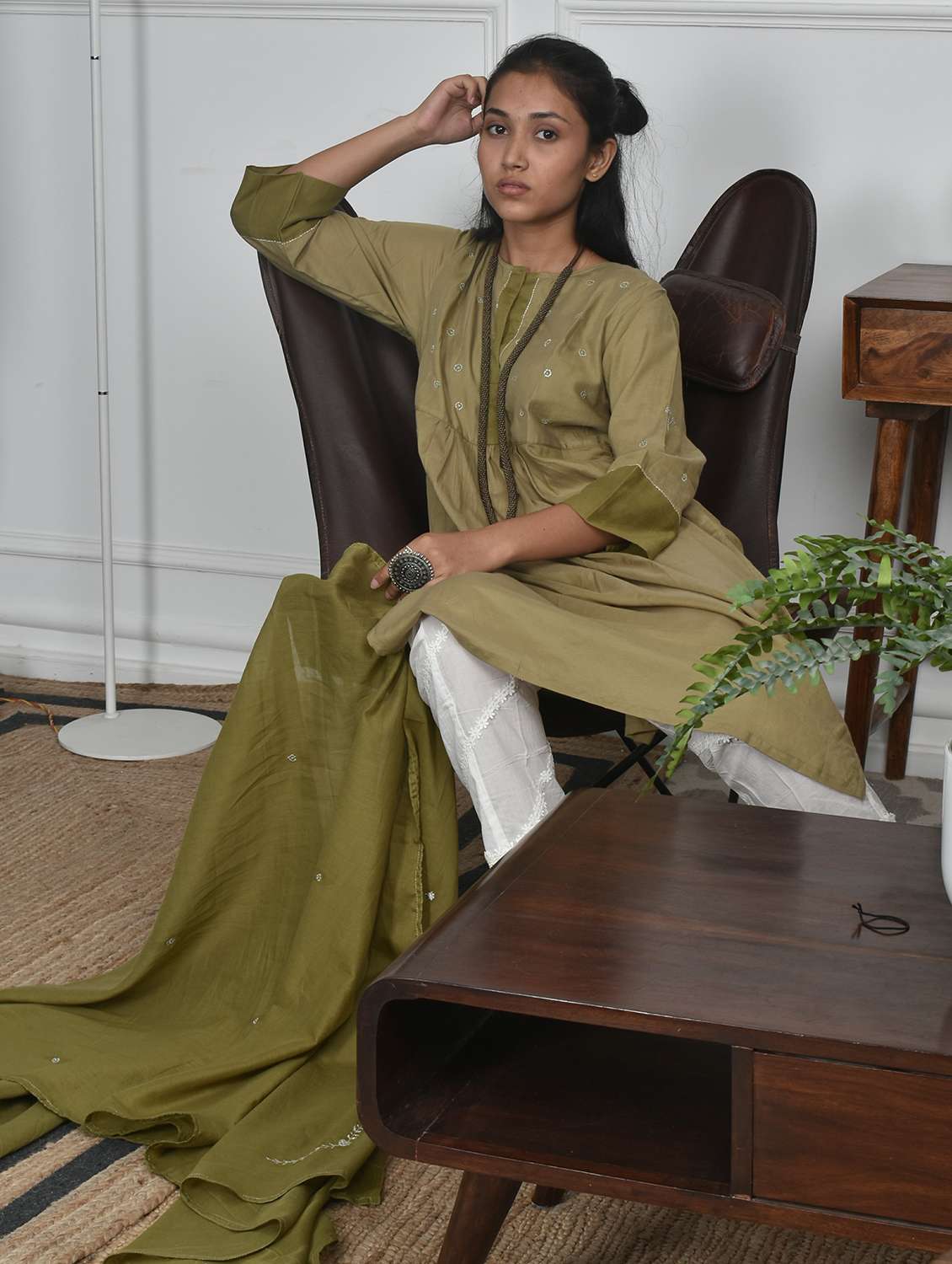 women three quarter sleeve kurta pant with dupatta set - 21975107 - Standard Image - 2