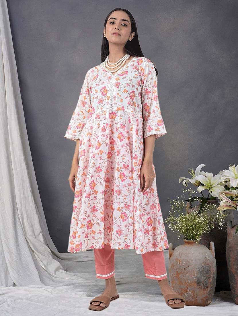 women floral three quarter sleeve kurta pant set