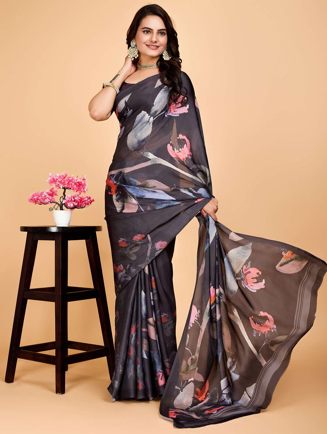 women floral printed saree with blouse - 21975247 - Standard Image - 2