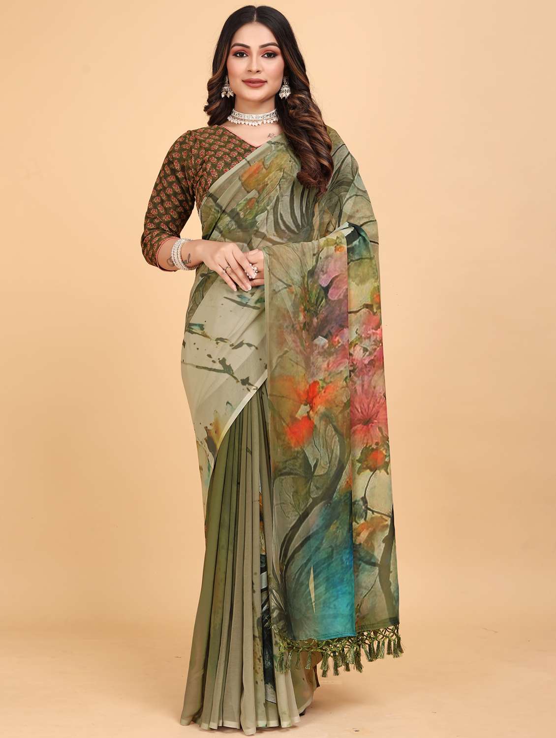 women floral printed saree with blouse - 21975252 -  Zoom Image - 0
