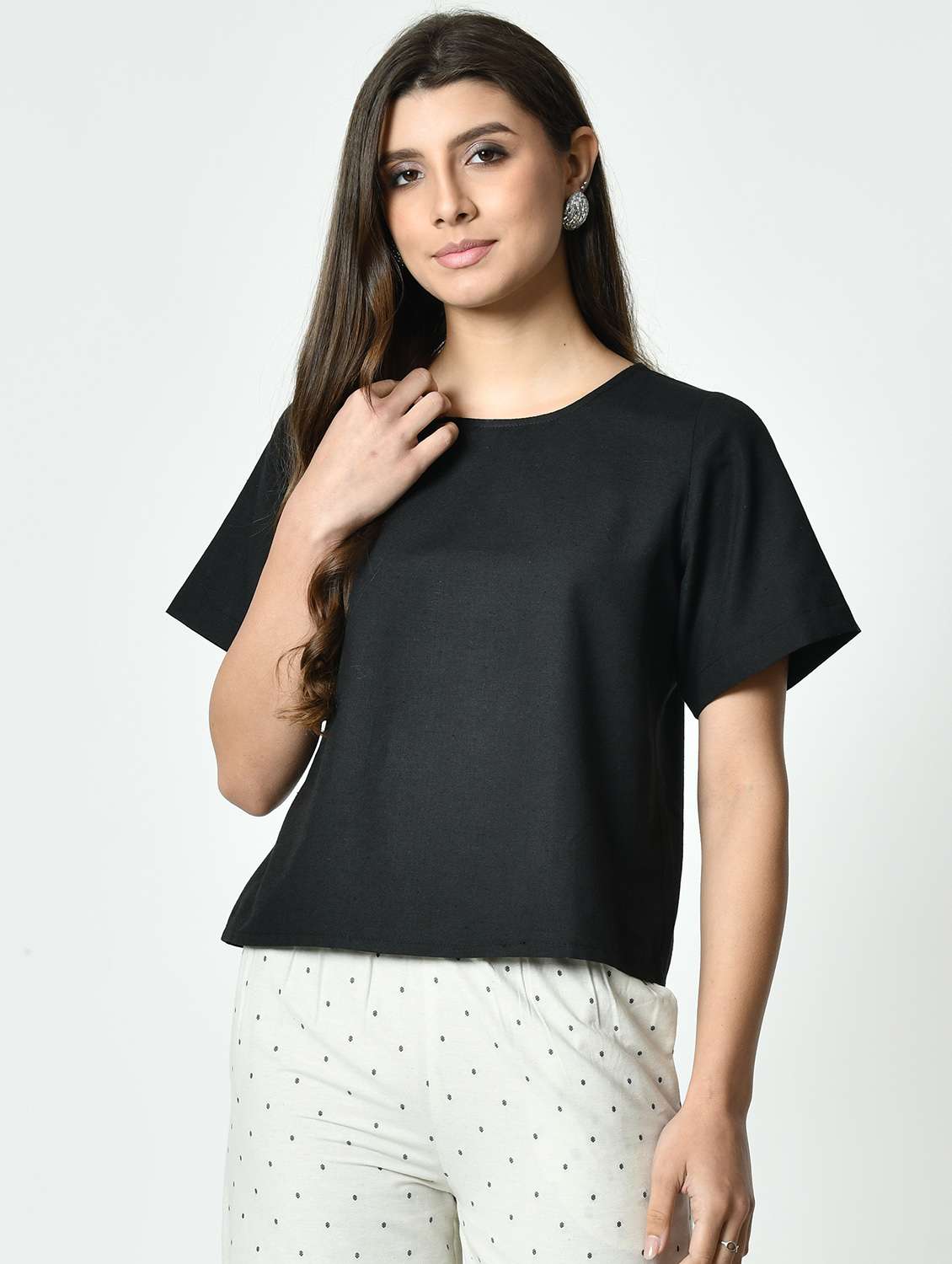 women black solid short sleeve regular top