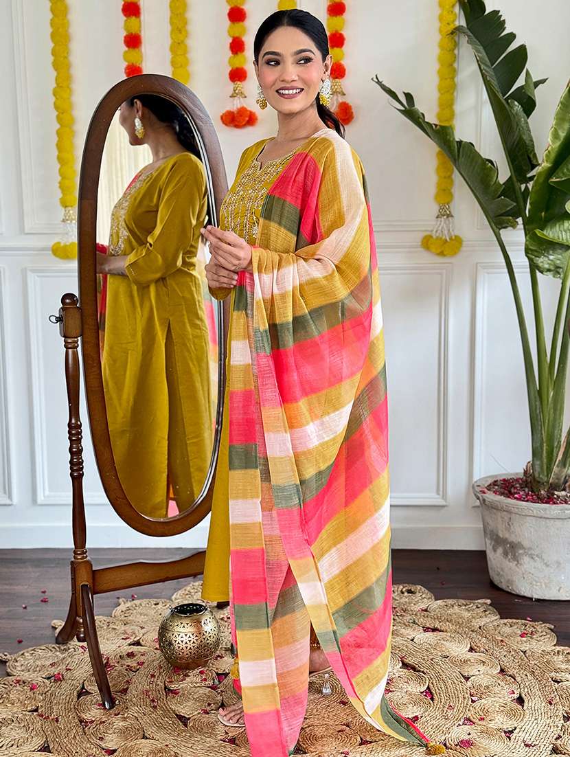 women three quarter sleeve kurta pant with dupatta set - 21976518 - Standard Image - 2