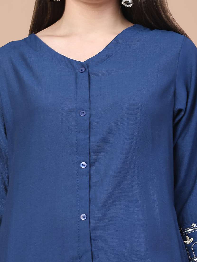 women solid three quarter sleeve a-line kurta - 21977265 -  Standard Image - 2