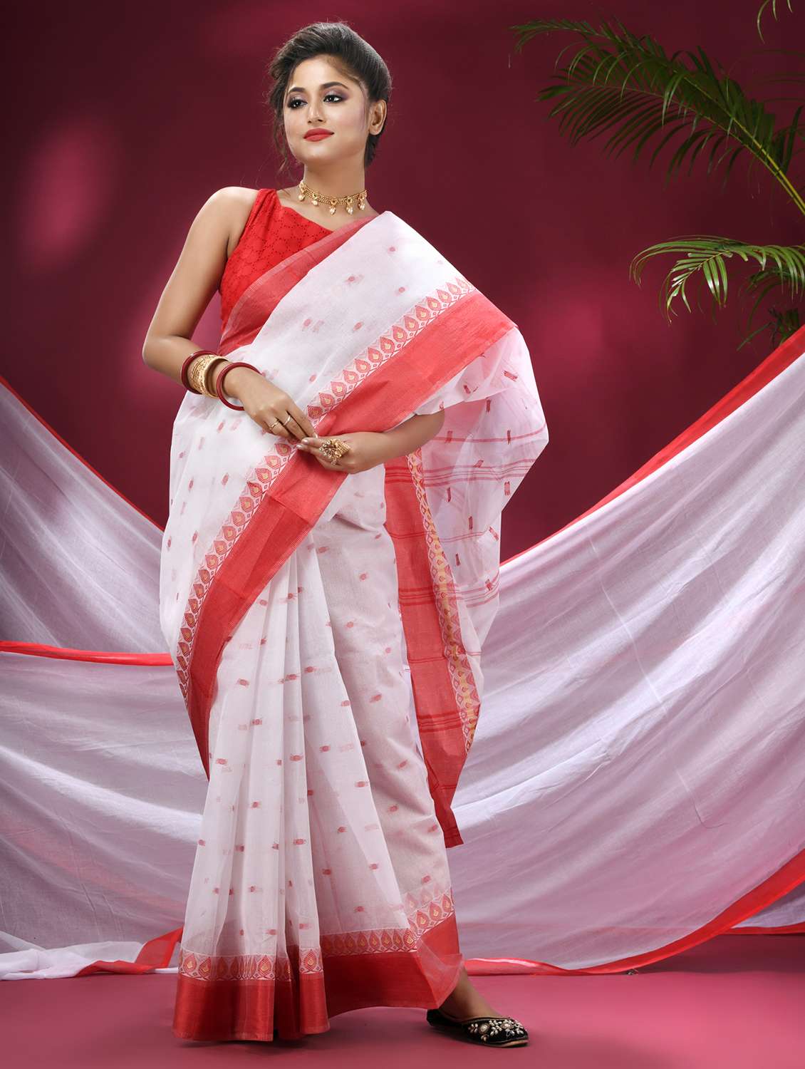 women self design handloom saree