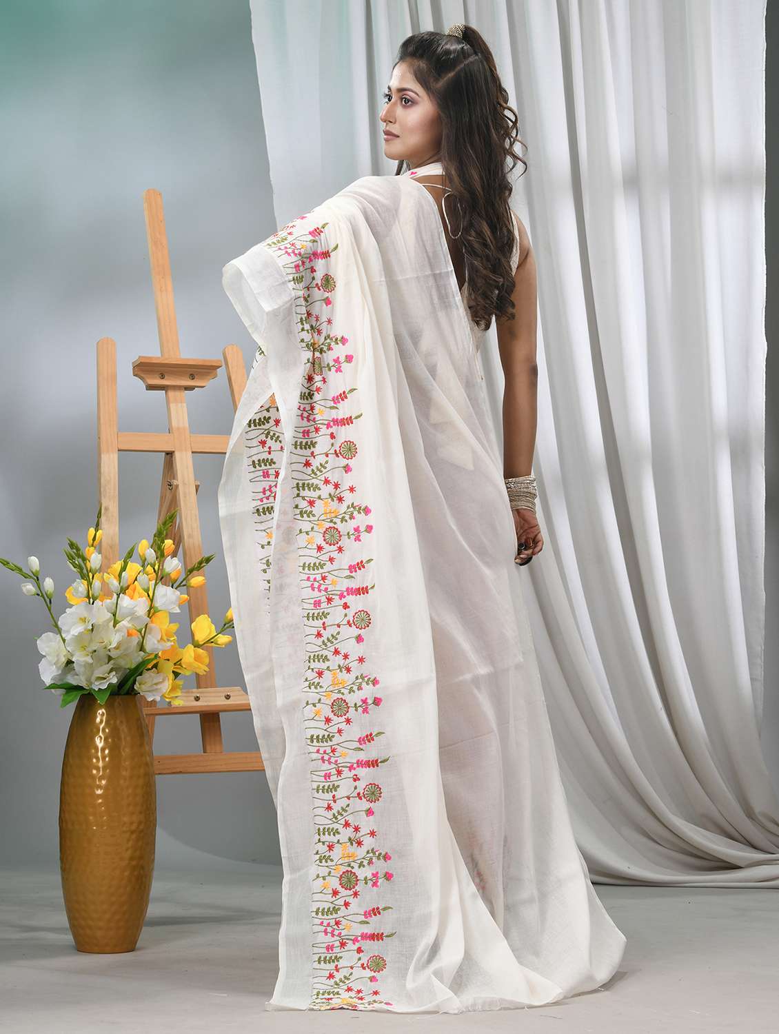 women floral handloom saree with blouse - 21977386 -  Standard Image - 2
