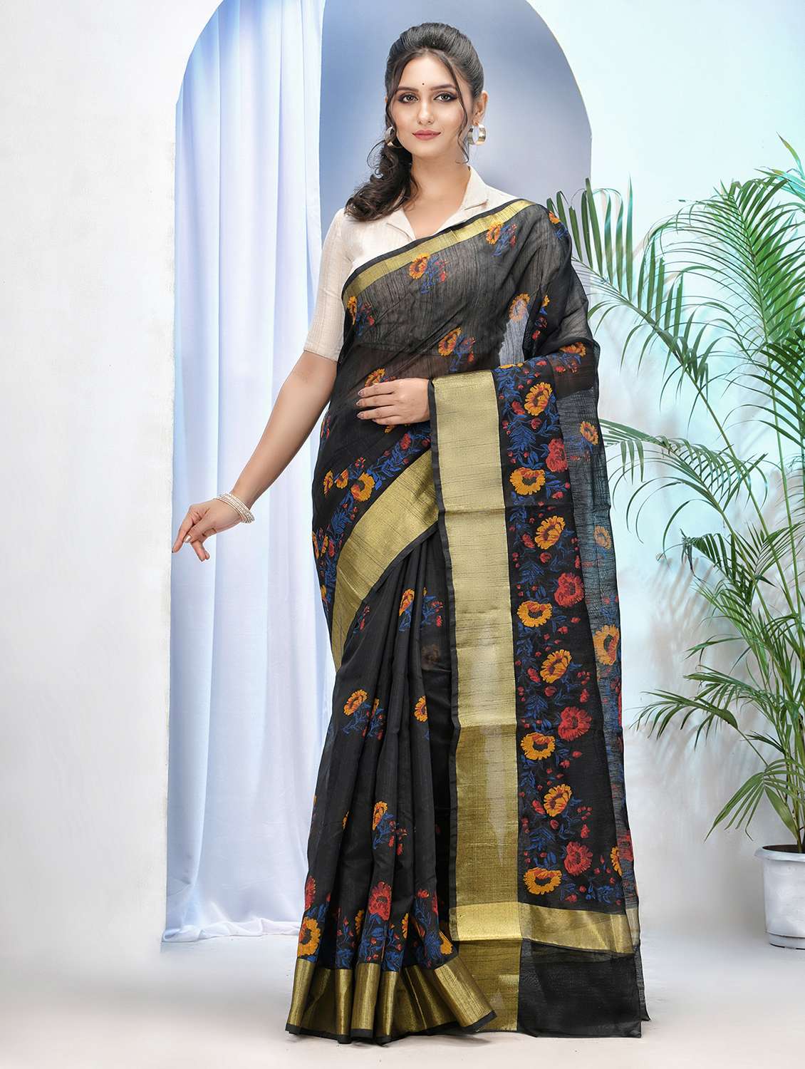 women floral bordered saree with blouse