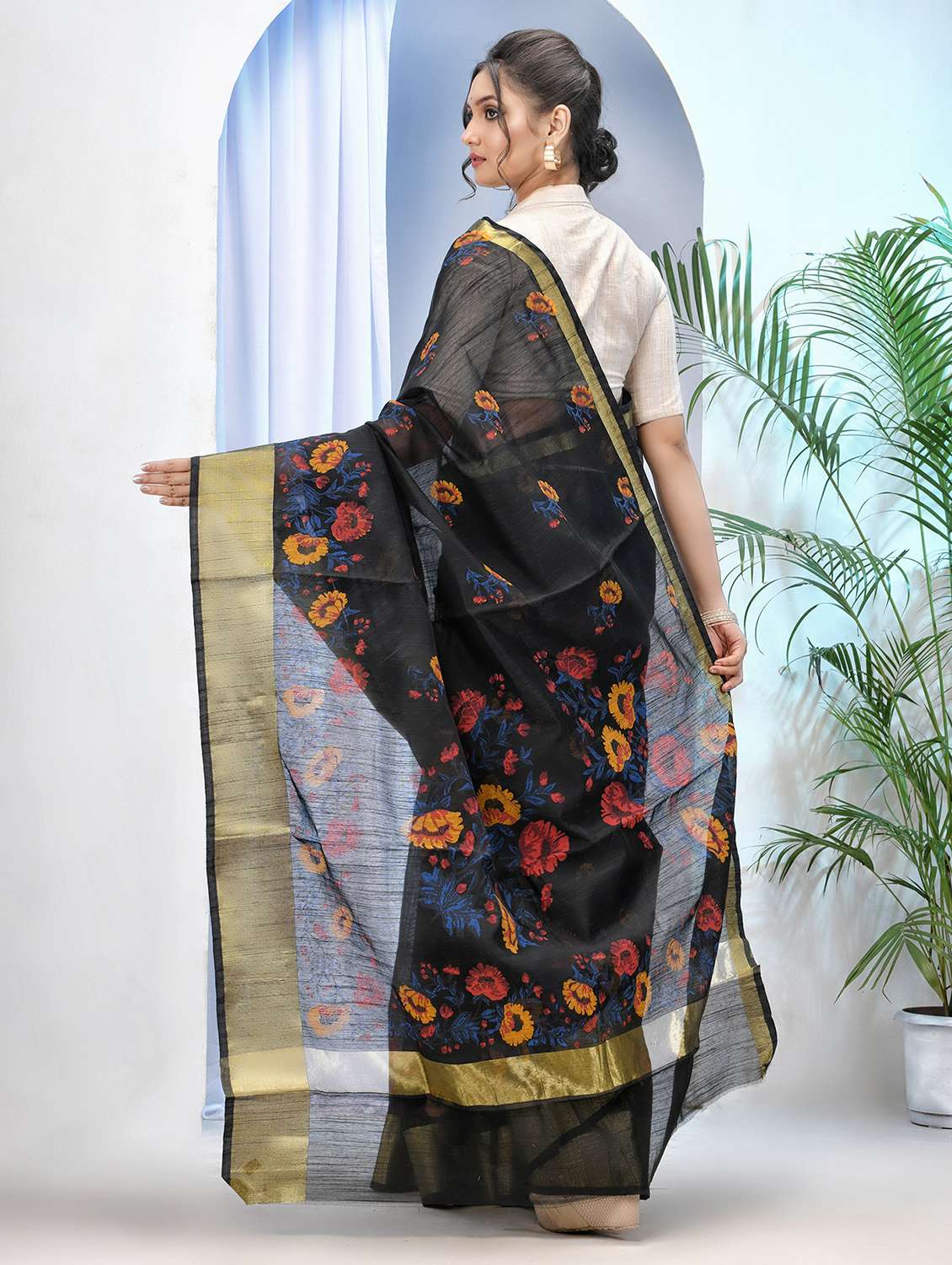 women floral bordered saree with blouse - 21977387 - Standard Image - 2