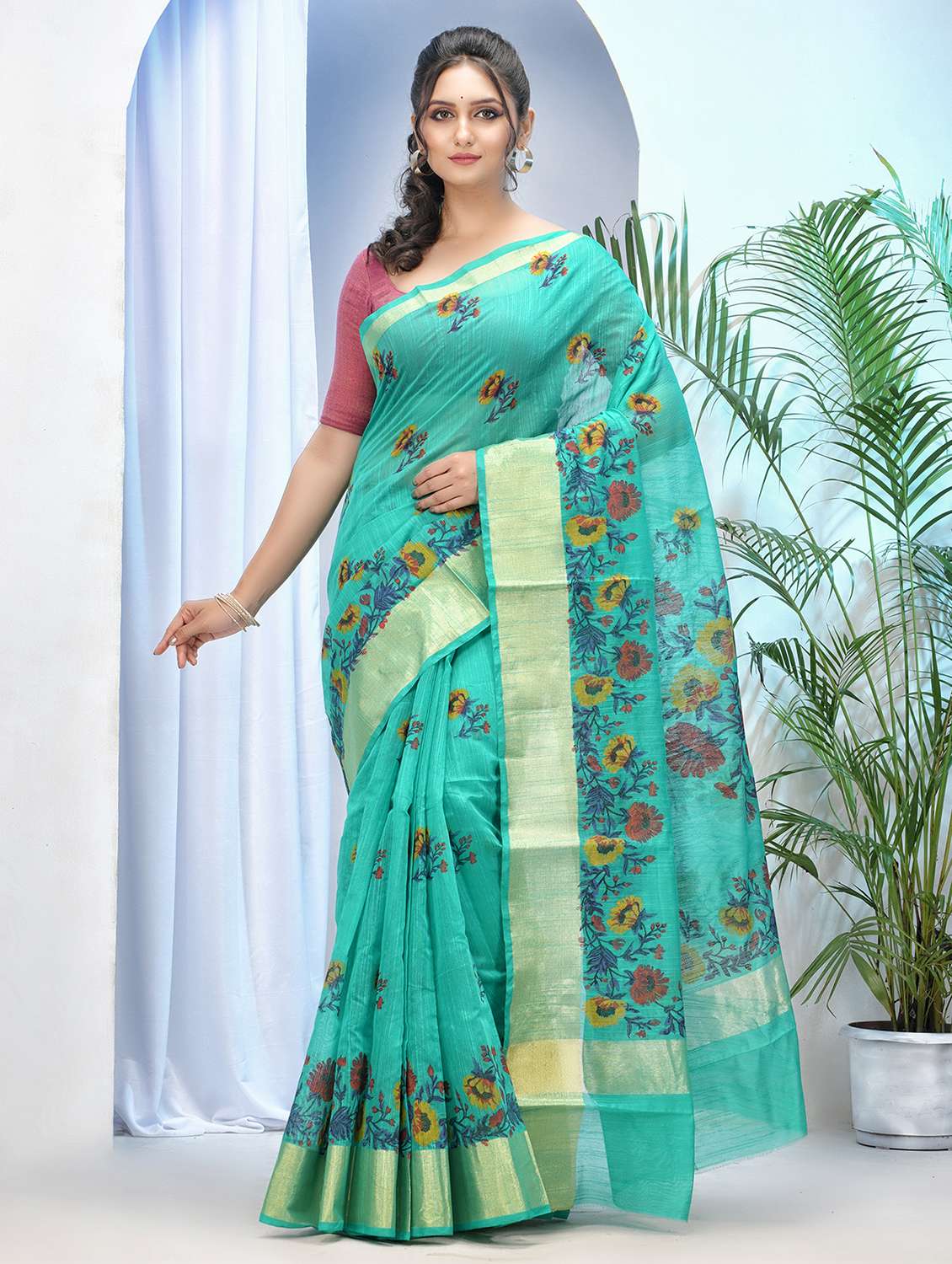 women floral bordered saree with blouse