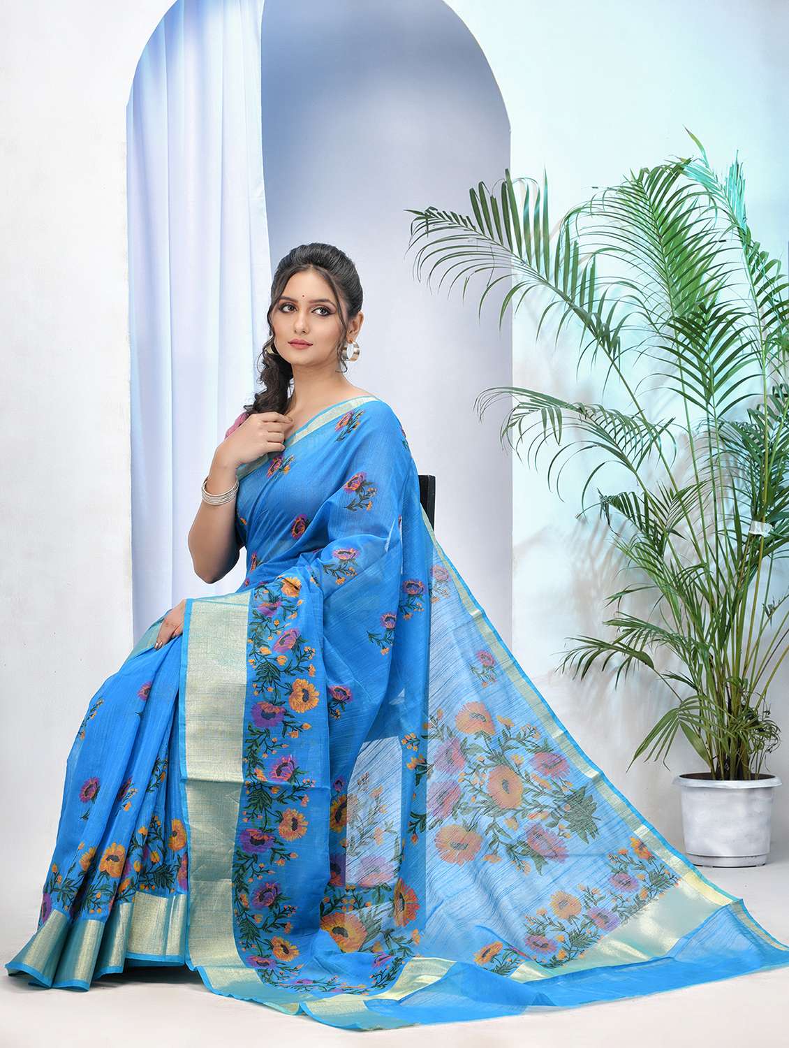 women floral bordered saree with blouse - 21977391 - Standard Image - 2
