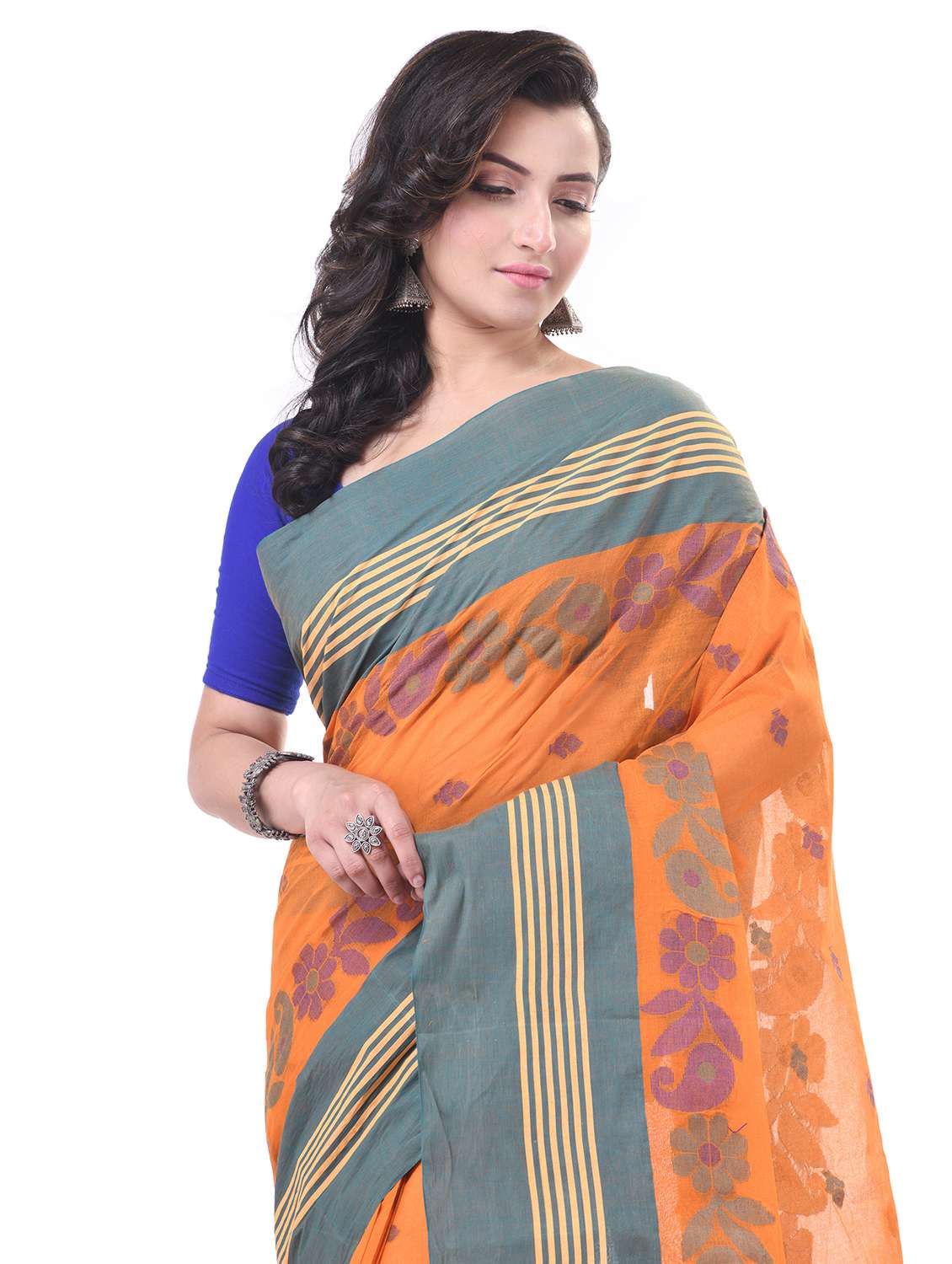 women self design handloom saree - 21977429 - Standard Image - 2