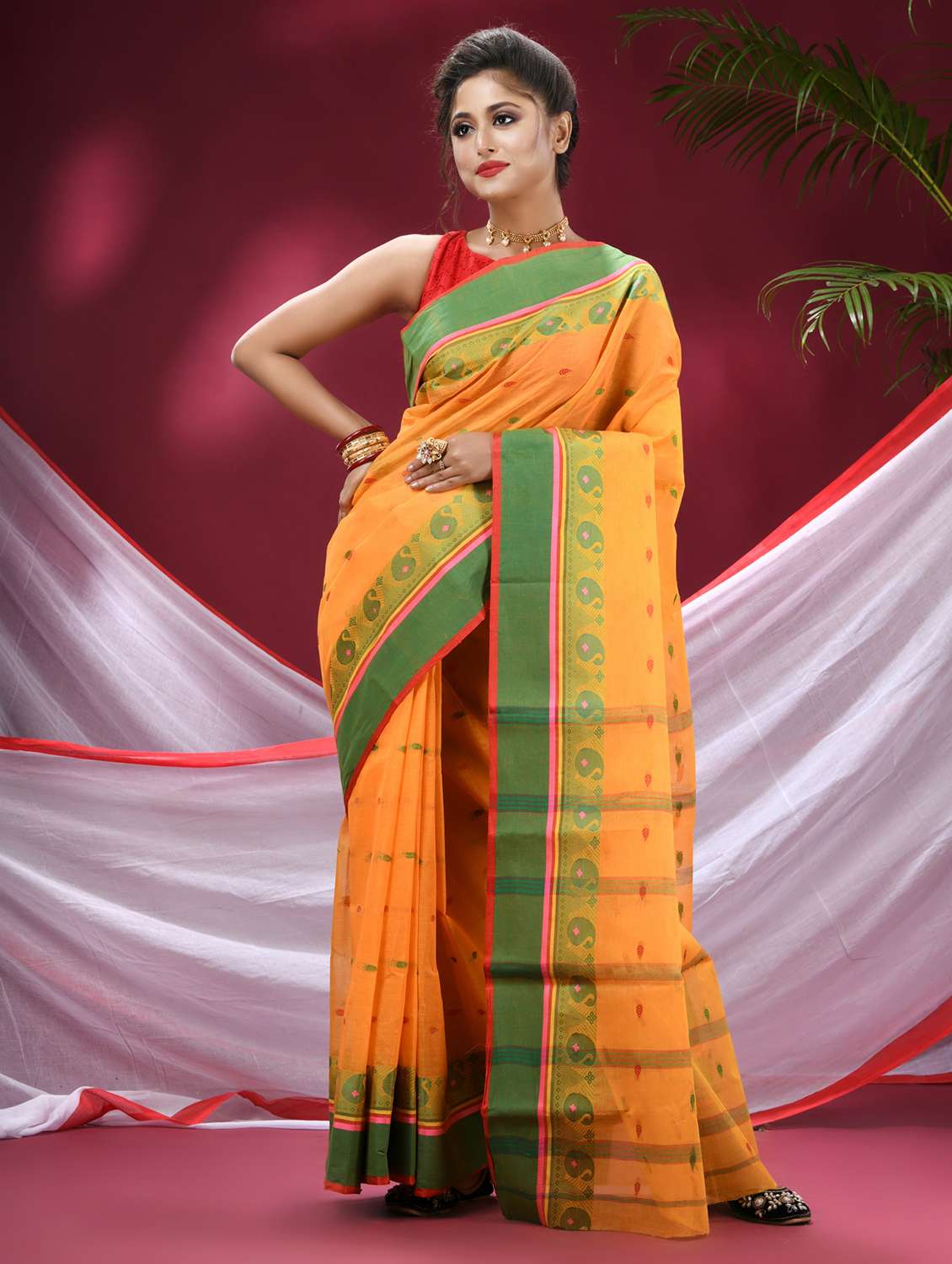 women self design handloom saree