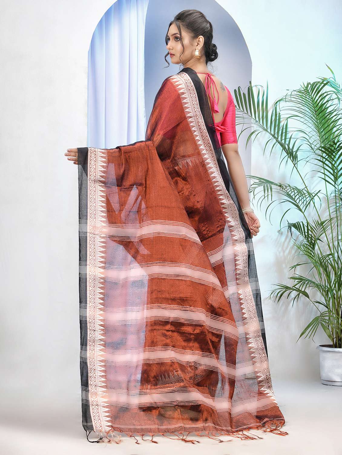 women solid with bordered saree with blouse - 21977454 -  Standard Image - 2