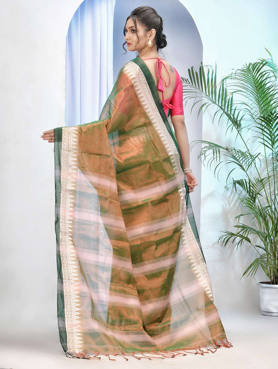 women solid with bordered saree with blouse - 21977455 - Standard Image - 2