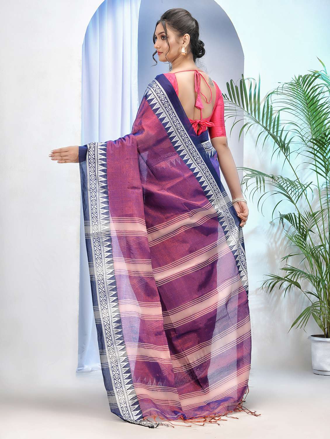 women solid with bordered saree with blouse - 21977456 - Standard Image - 2