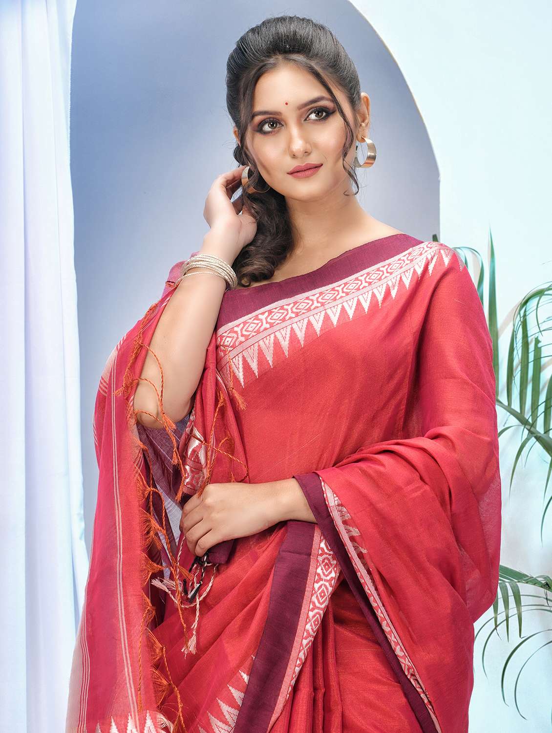 women solid with bordered saree with blouse - 21977457 - Standard Image - 2