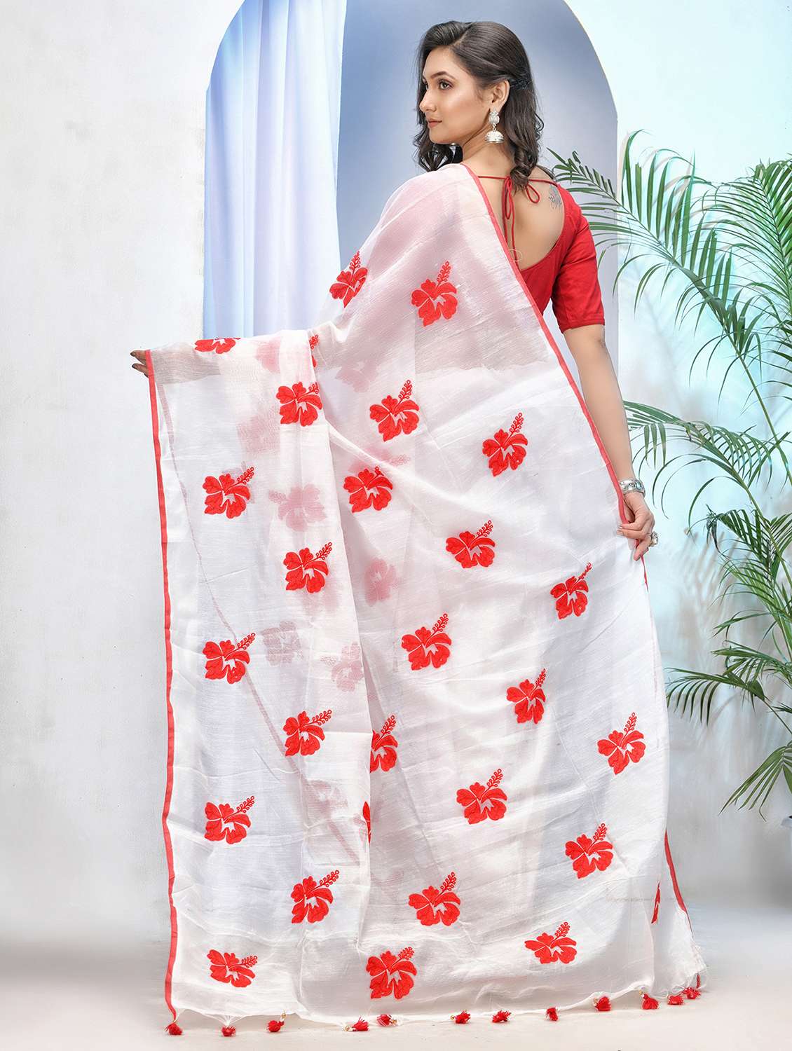 women floral handloom saree with blouse - 21977467 -  Standard Image - 2
