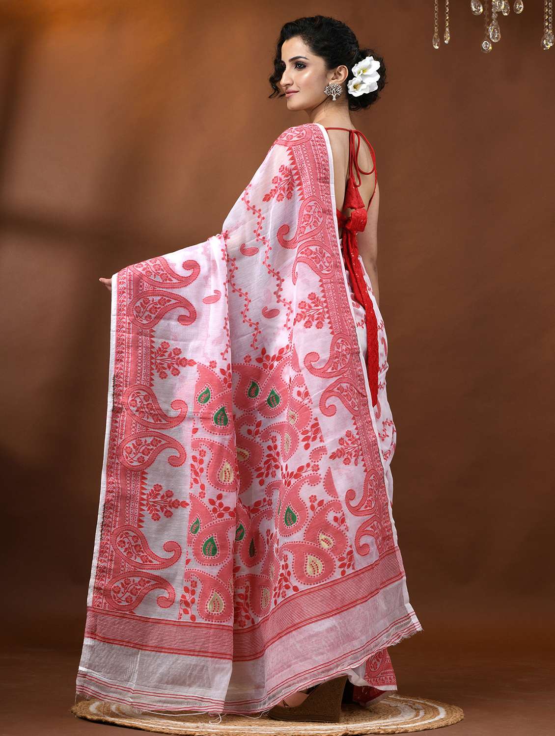 women red jamdani saree - 21977490 -  Standard Image - 2