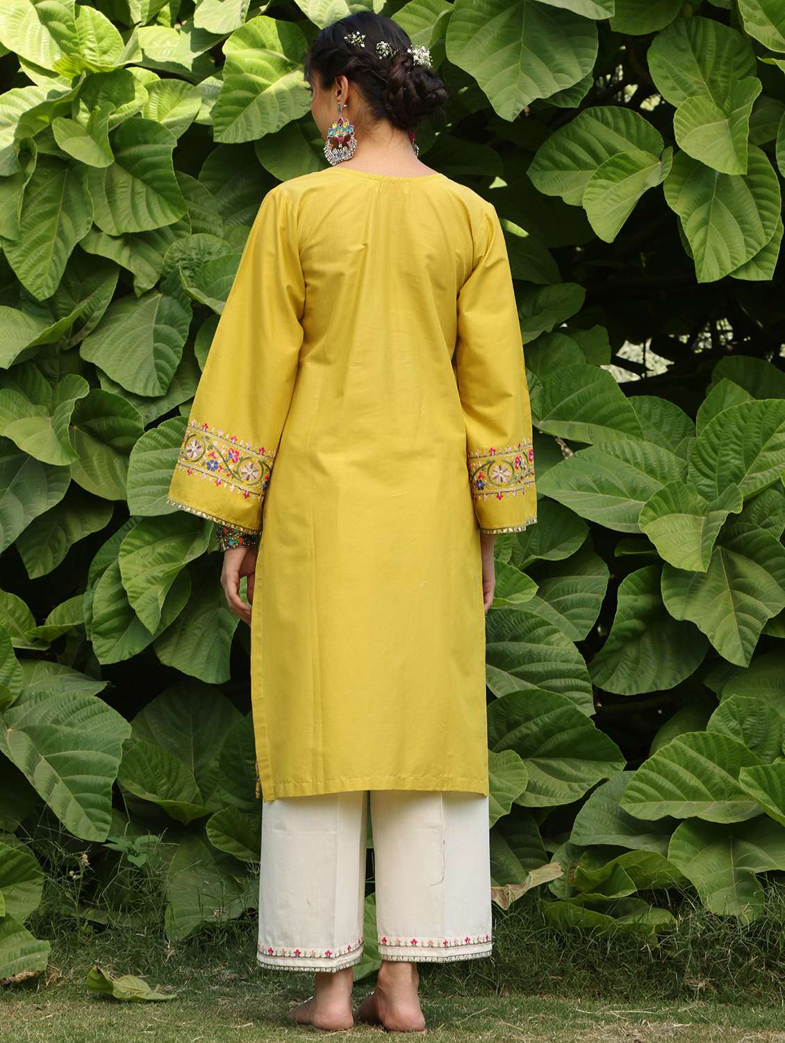 women solid with work long sleeve straight kurta - 21978013 -  Standard Image - 2