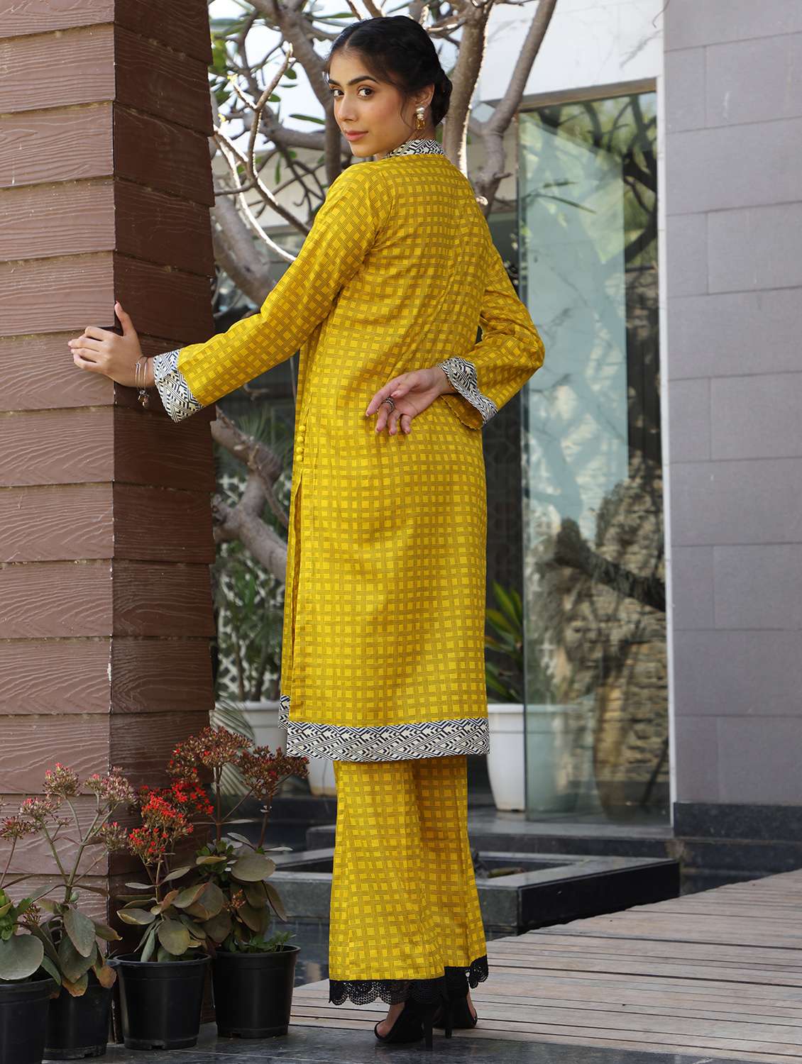 women checkered long sleeve kurta palazzo set - 21978014 -  Standard Image - 2