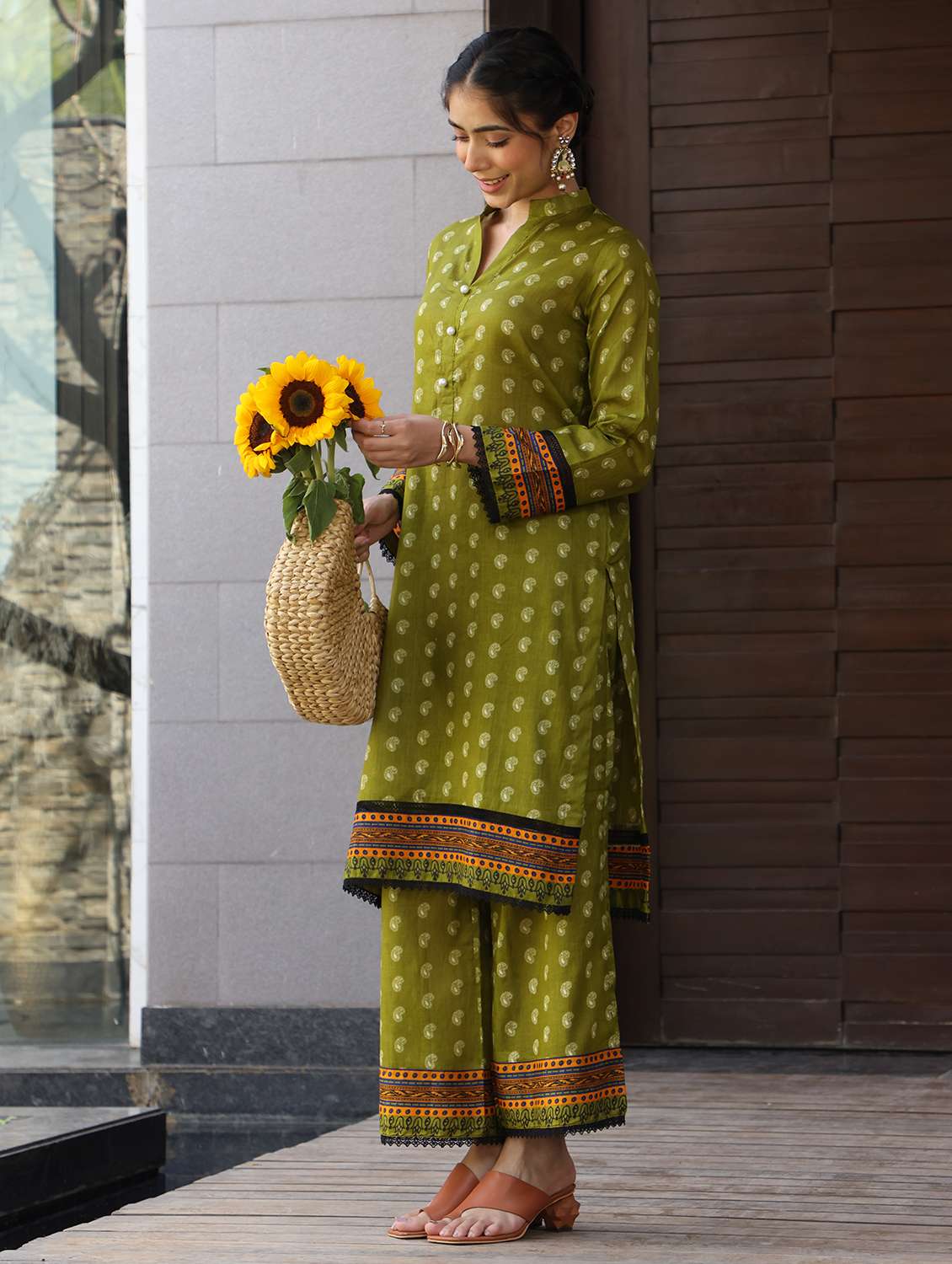 women paisley printed long sleeve kurta palazzo set