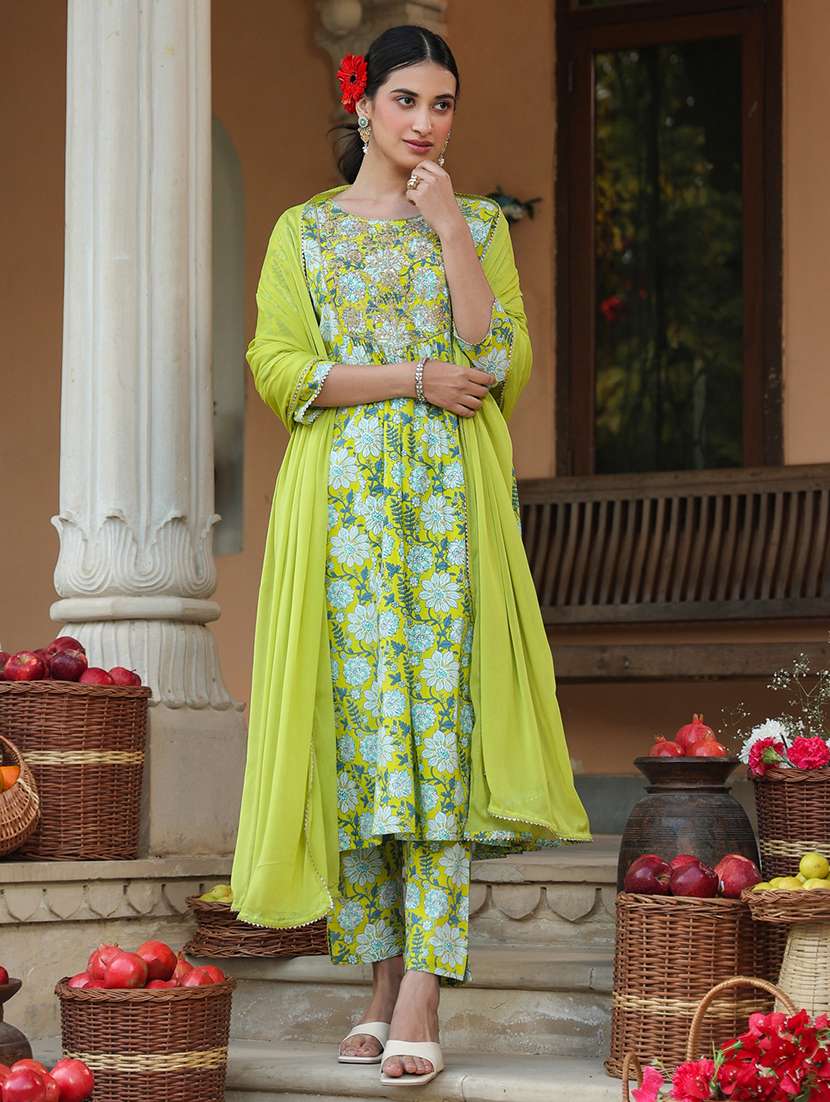 women floral three quarter sleeve kurta pant with dupatta set - 21978452 -  Standard Image - 2