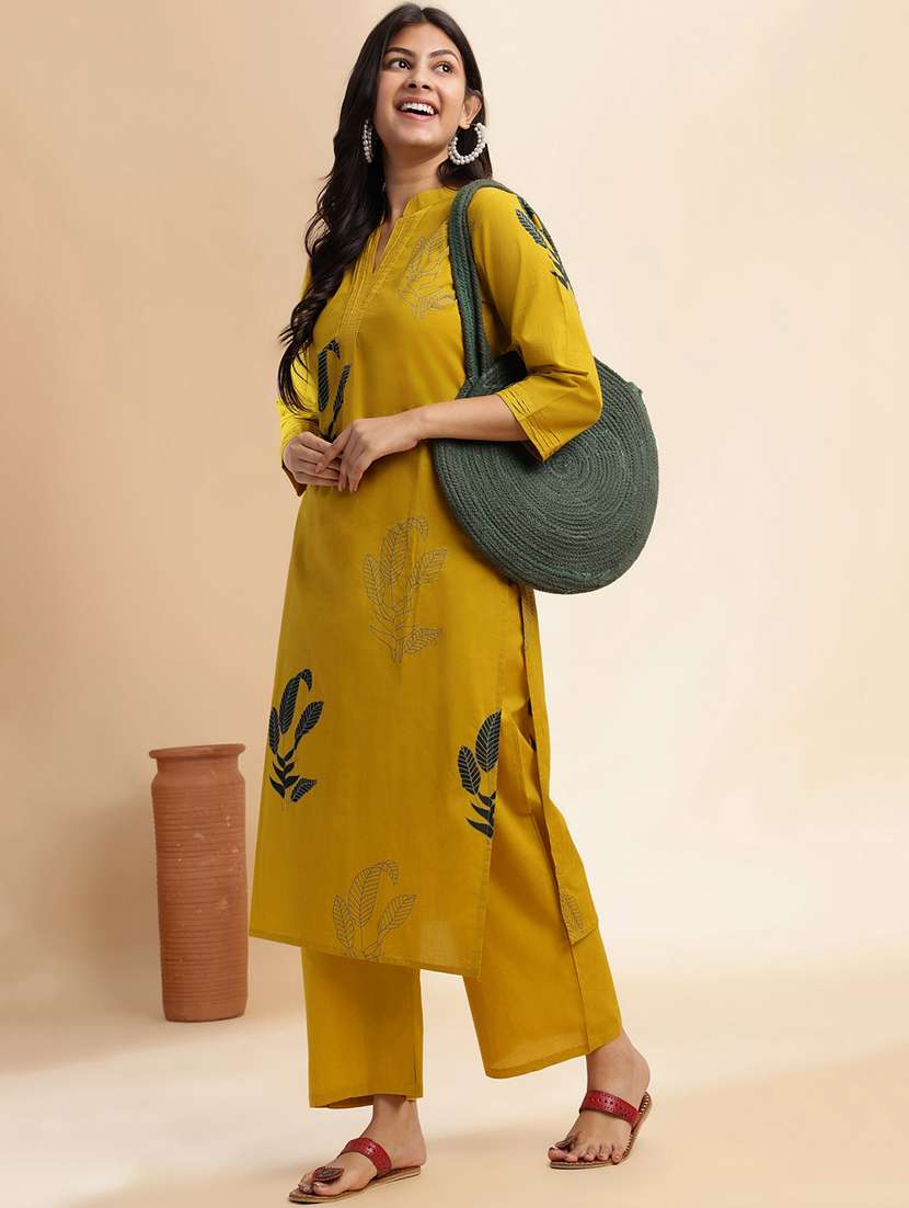 women printed three quarter sleeve kurta palazzo set