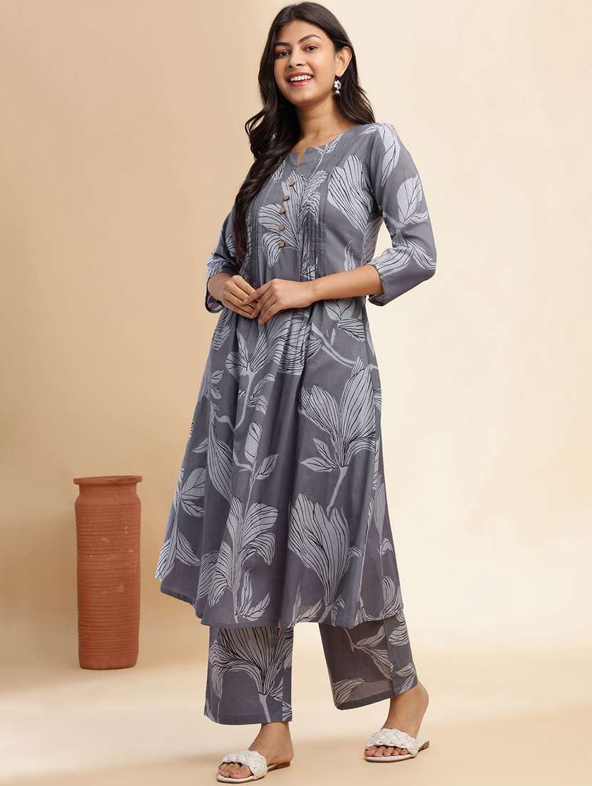 women printed three quarter sleeve kurta palazzo set - 21980053 - Standard Image - 2