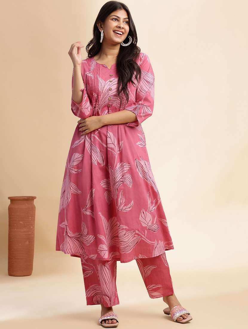 women printed three quarter sleeve kurta palazzo set