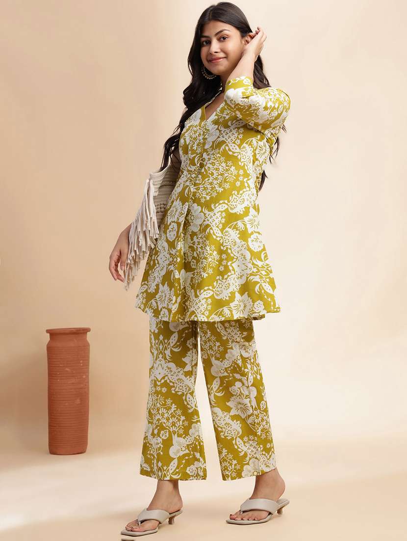 women printed three quarter sleeve ethnic co-ord set