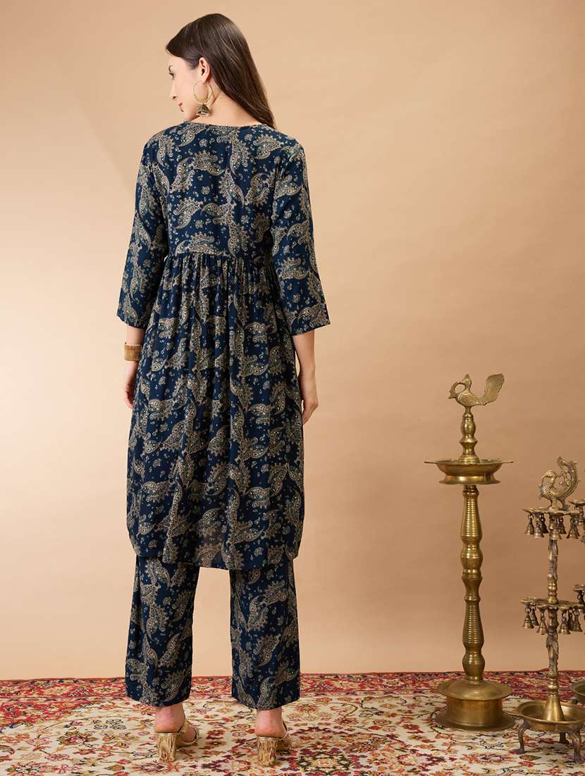 women blue paisley printed crop top with straight pant & v-neck flared shrug co-ords set - 21980215 -  Standard Image - 2