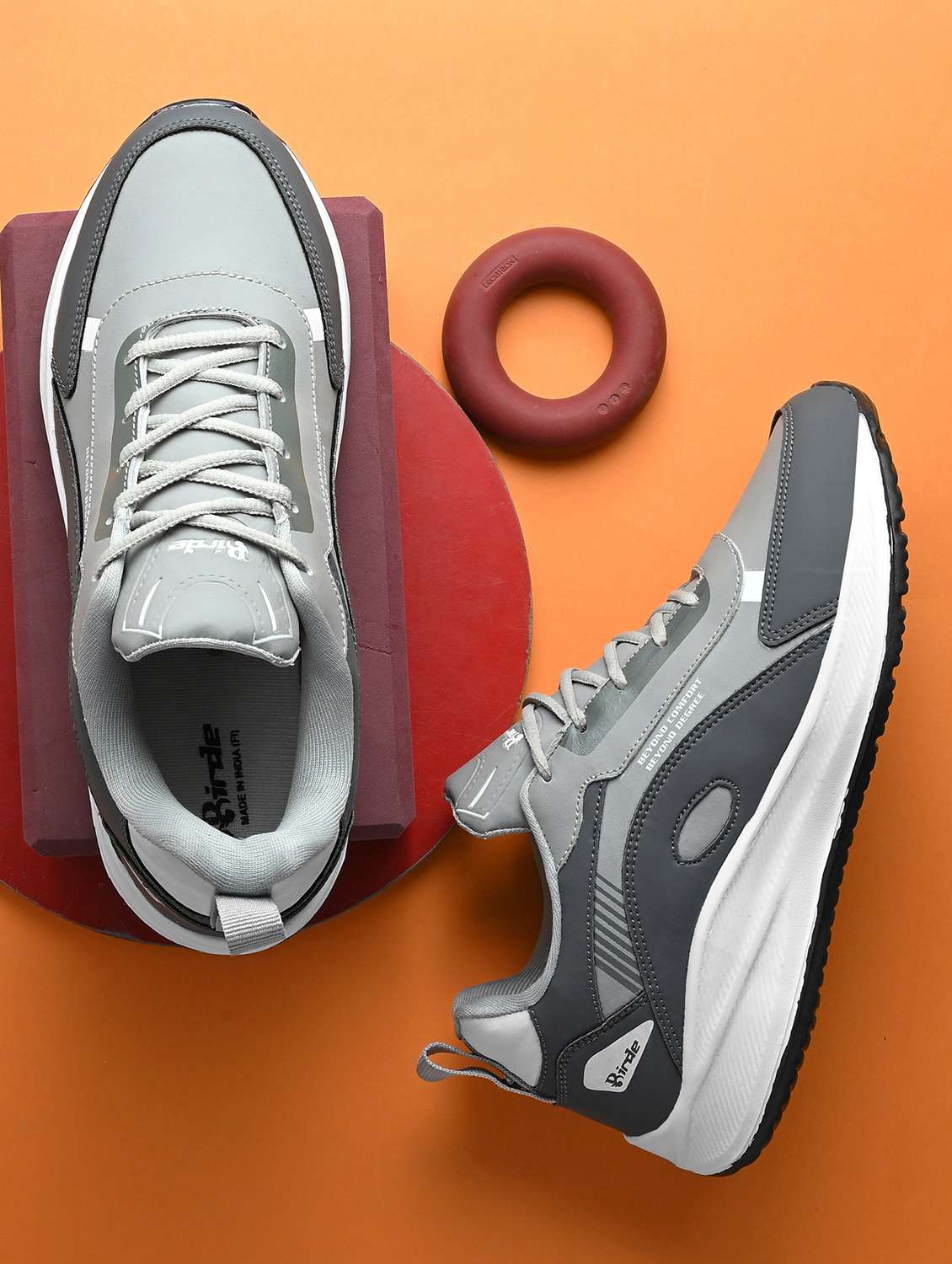 men grey lace-up sport shoe