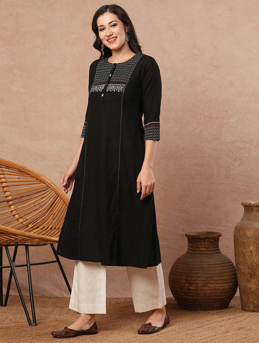 women black printed a-line kurta with pocket - 21980940 - Standard Image - 2