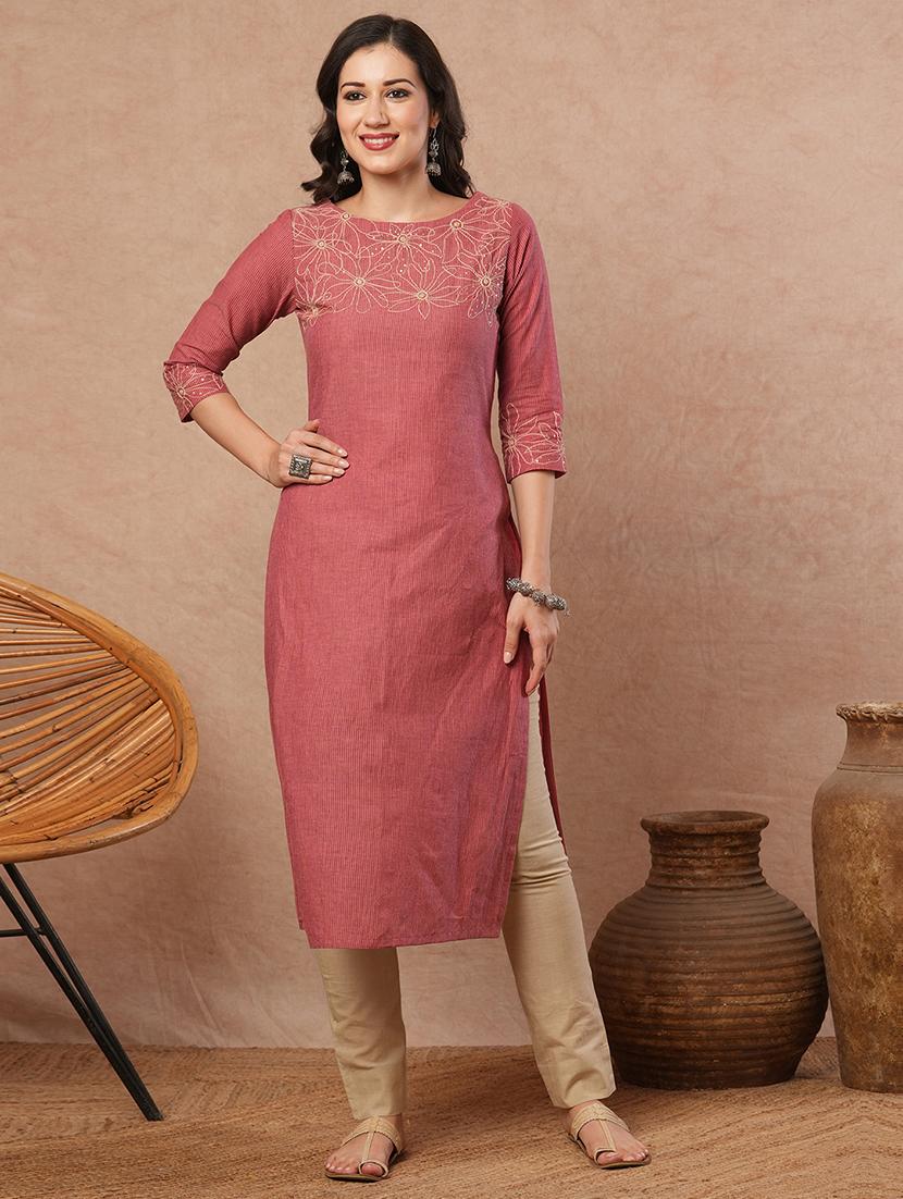 women embroidered boat neck straight kurta - 21980941 - Zoom Image - 0
