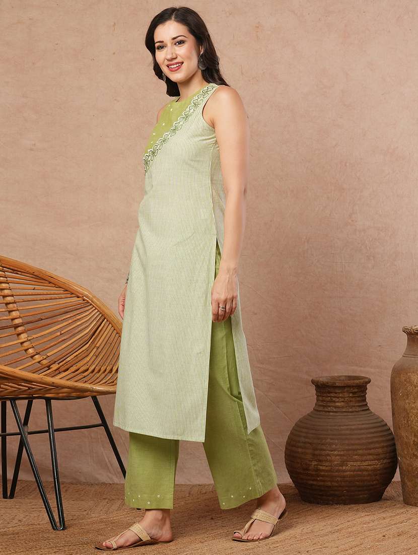 women striped sleeveless straight kurta - 21980946 -  Standard Image - 2