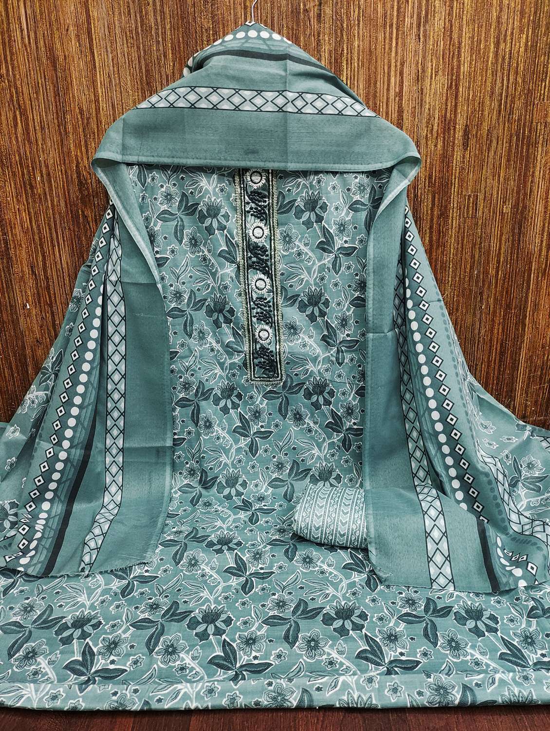 women printed with embroidery work unstitched suit set - 21981309 - Standard Image - 2