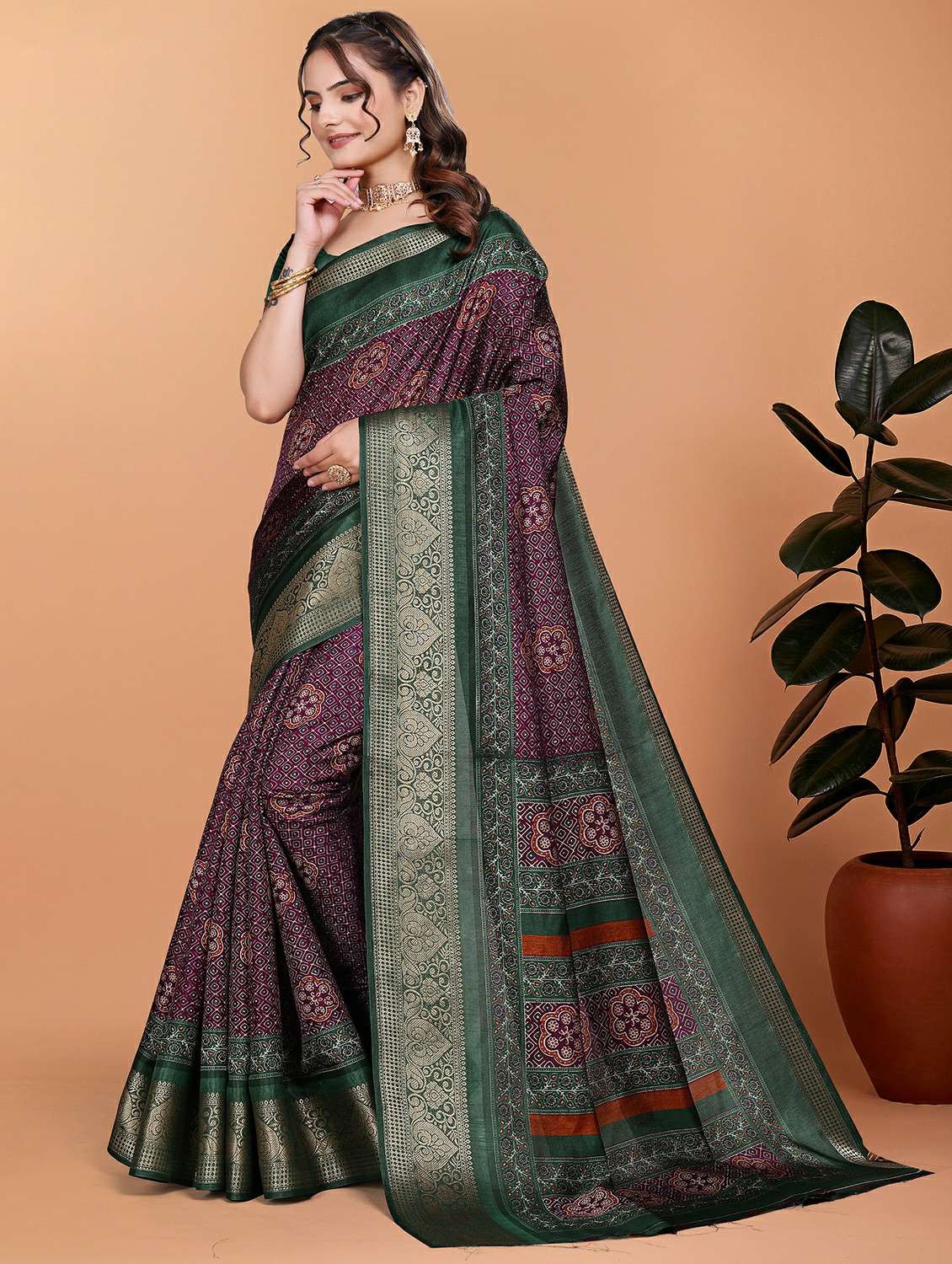 women printed bordered saree with blouse - 21981397 - Standard Image - 2