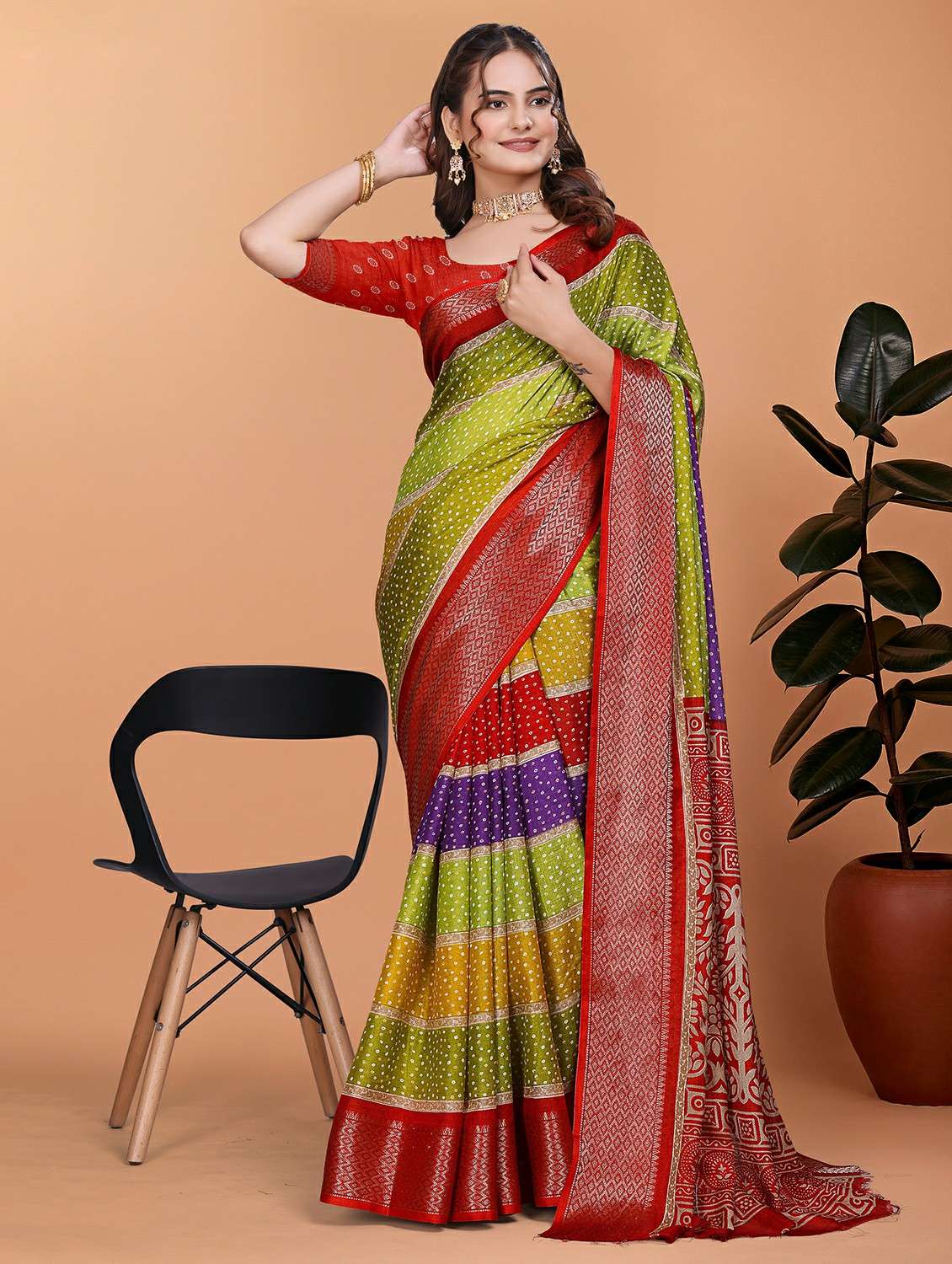 women printed bordered saree with blouse - 21981410 - Standard Image - 2