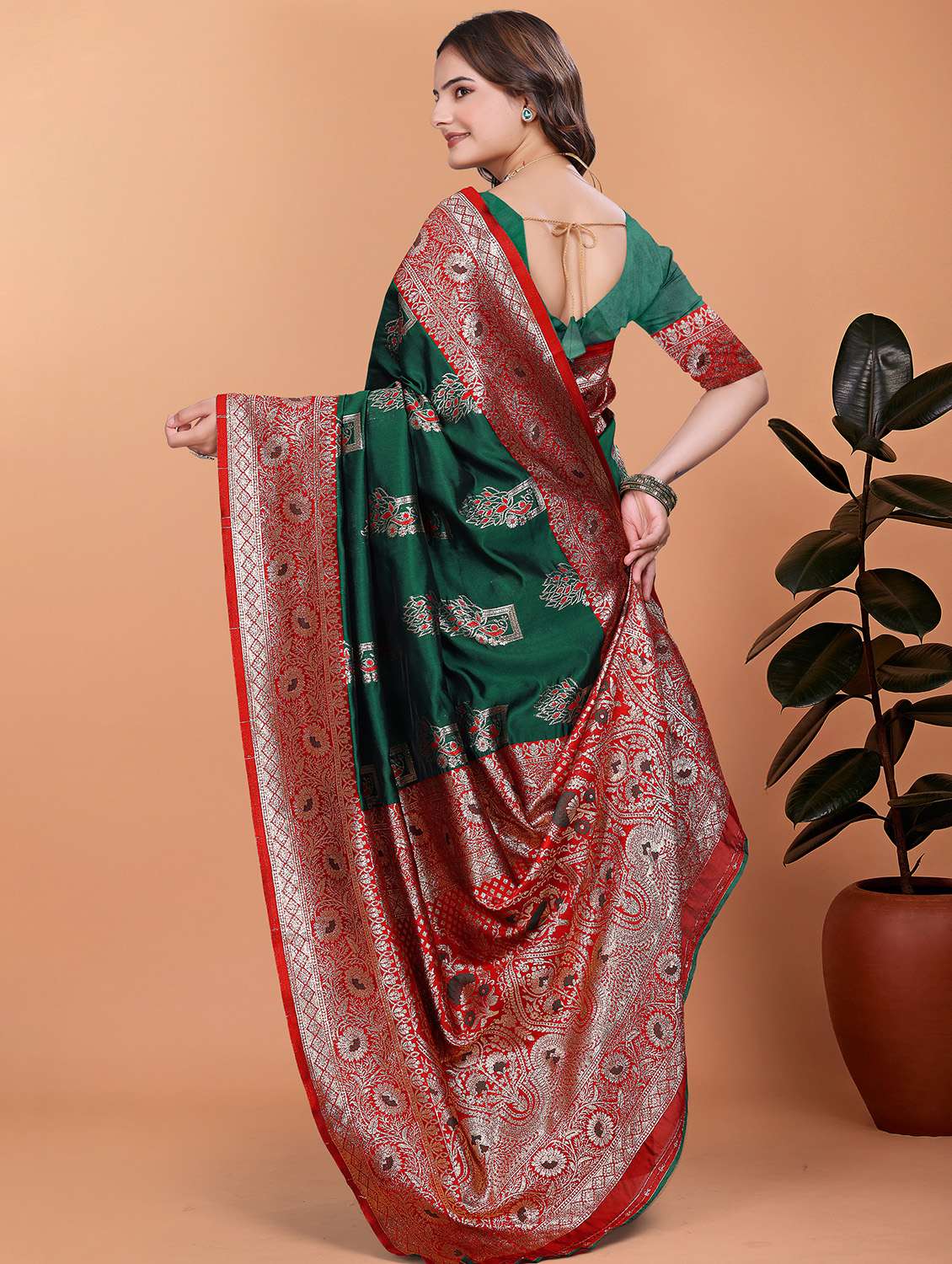 women self design banarasi saree with blouse - 21981422 - Standard Image - 2
