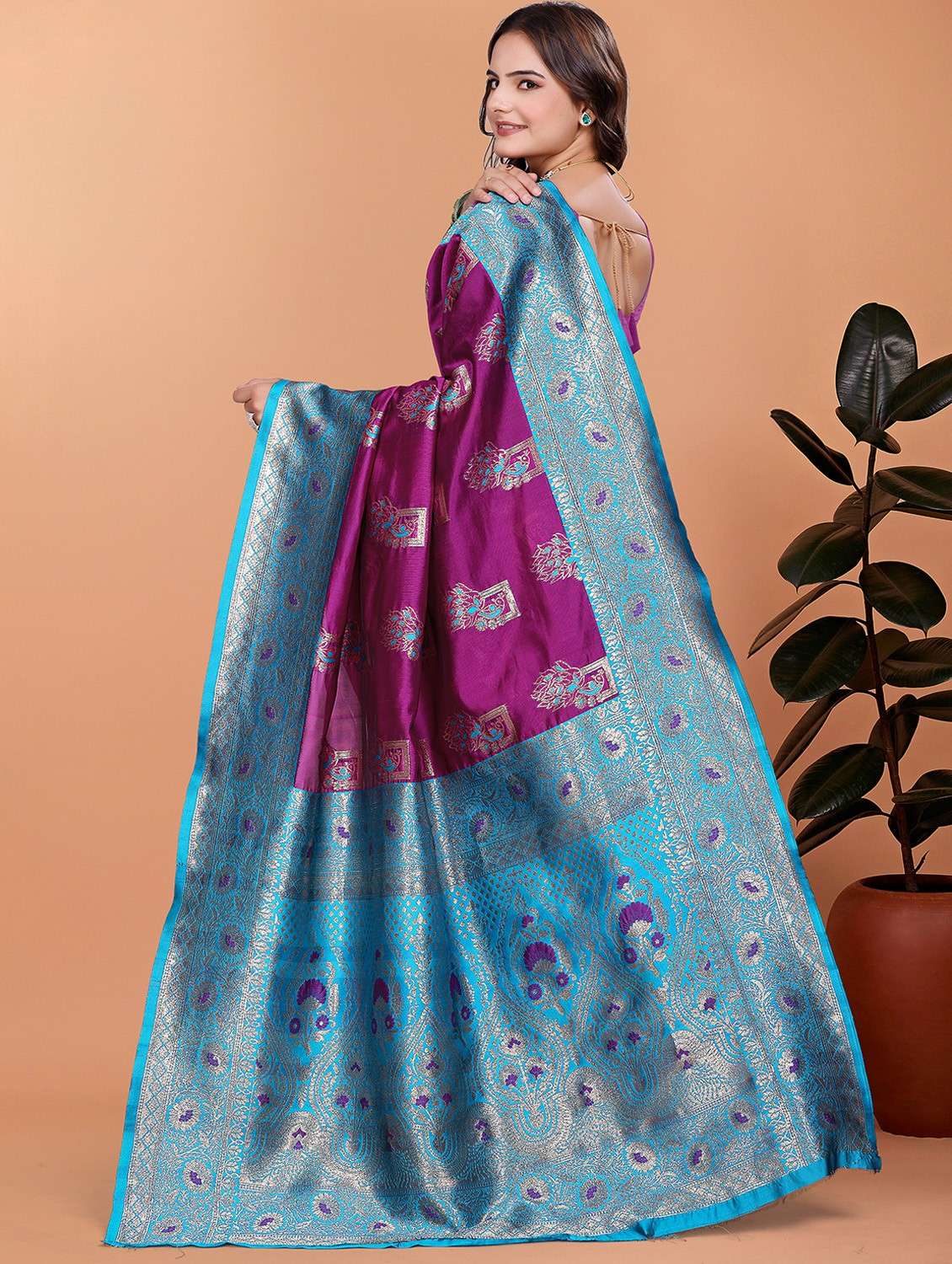 women self design banarasi saree with blouse - 21981424 - Standard Image - 2