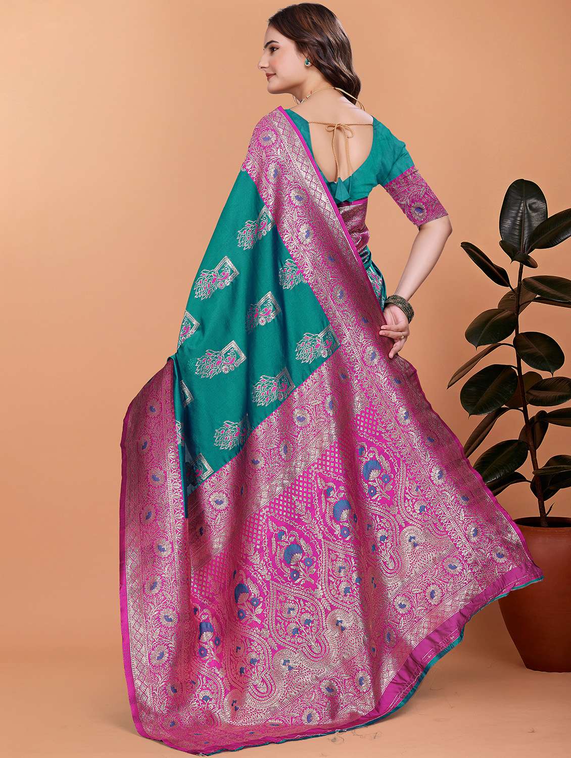 women self design banarasi saree with blouse - 21981425 - Standard Image - 2
