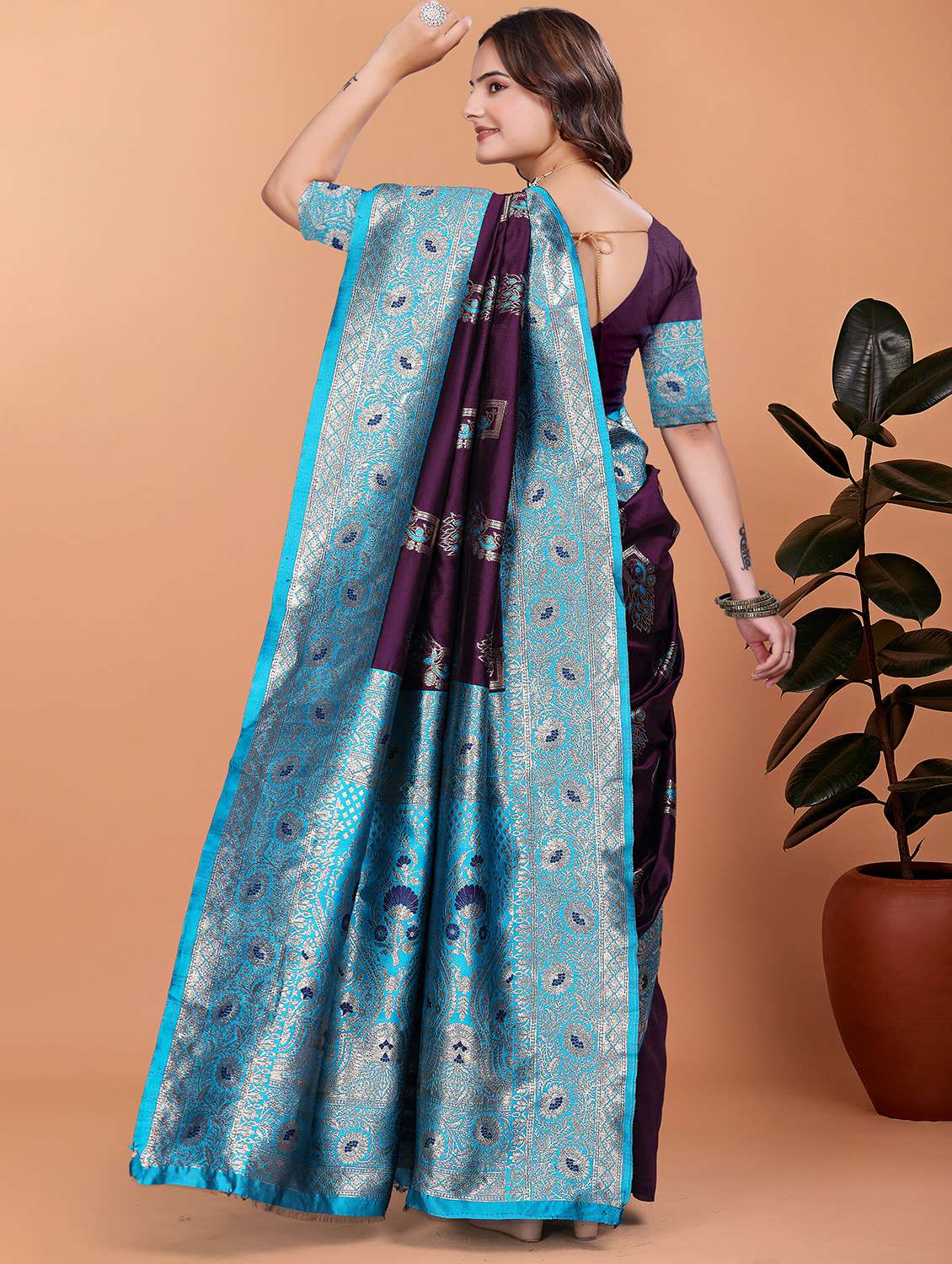 women self design banarasi saree with blouse - 21981427 - Standard Image - 2