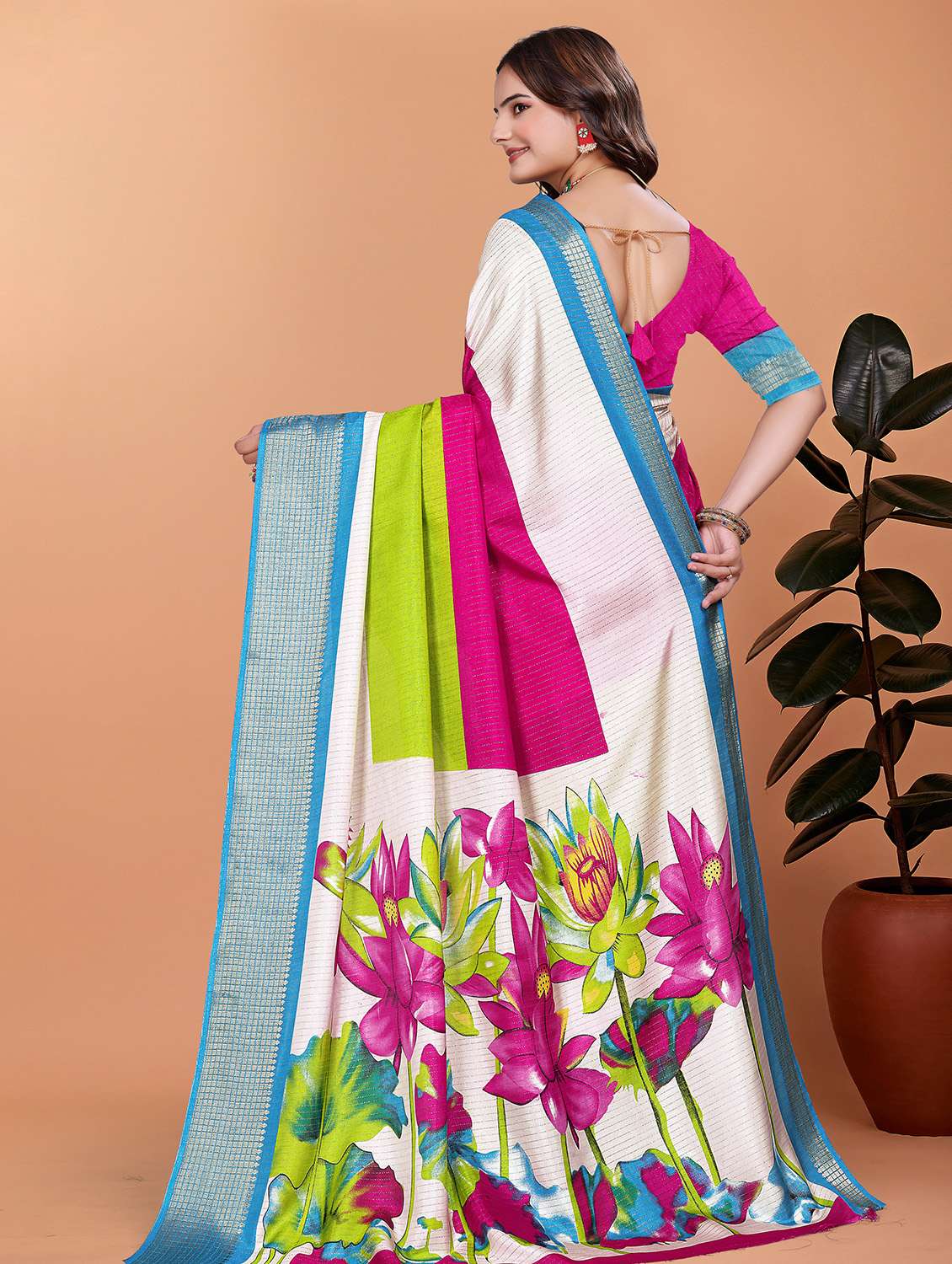 women printed bordered saree with blouse - 21981486 -  Standard Image - 2