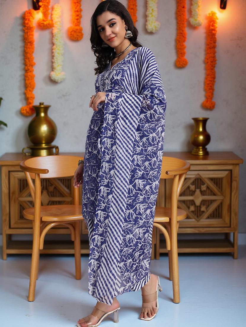 women three quarter sleeve kurta pant with dupatta set - 21982274 - Standard Image - 2